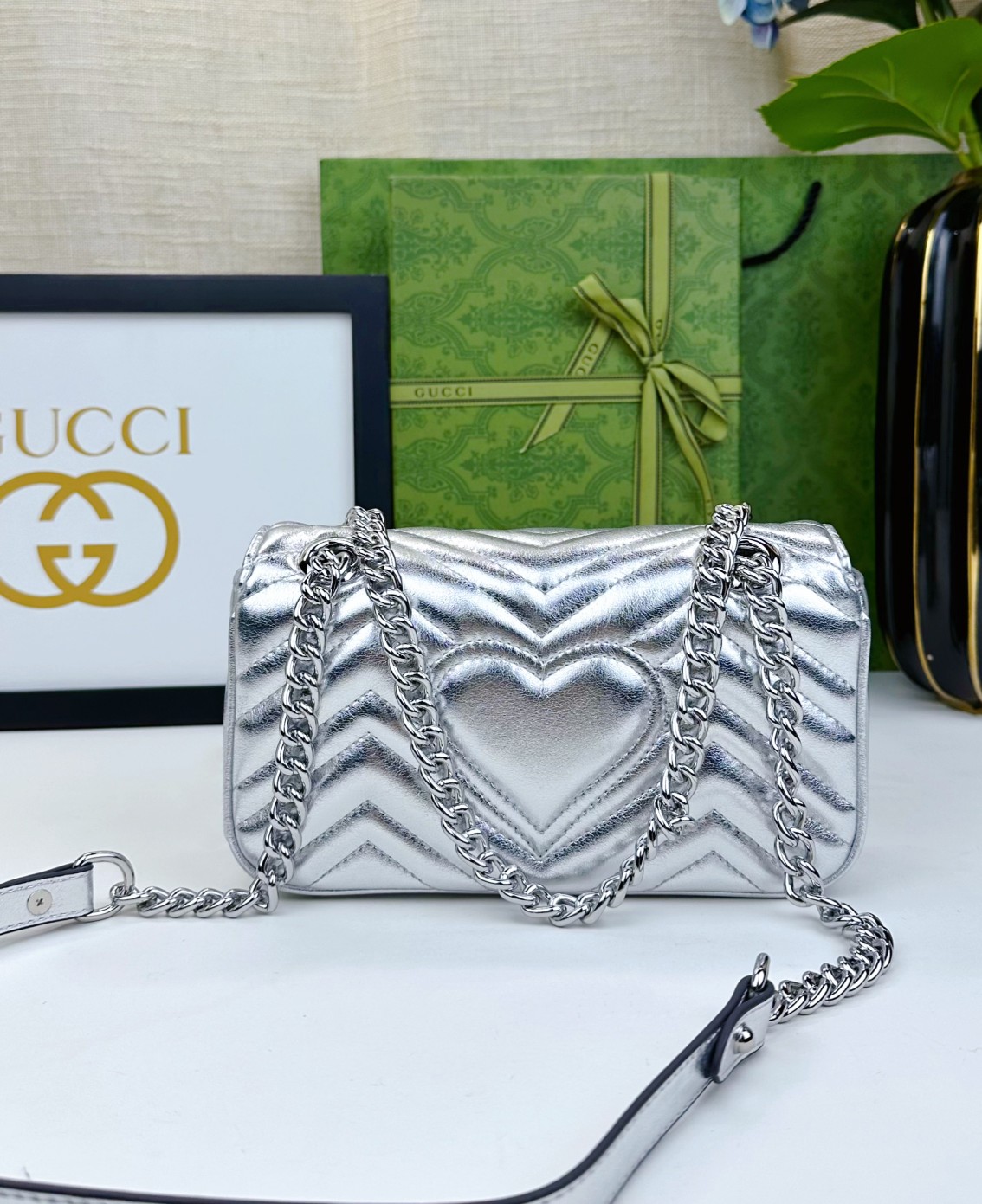   小号 头层牛皮 令人欲罢不能的Gucci美包你收了吗？GG Marmont系列，优雅精巧的设计可是俘