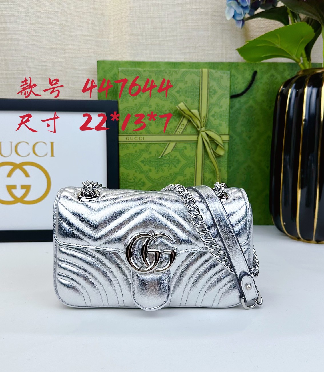   小号 头层牛皮 令人欲罢不能的Gucci美包你收了吗？GG Marmont系列，优雅精巧的设计可是俘