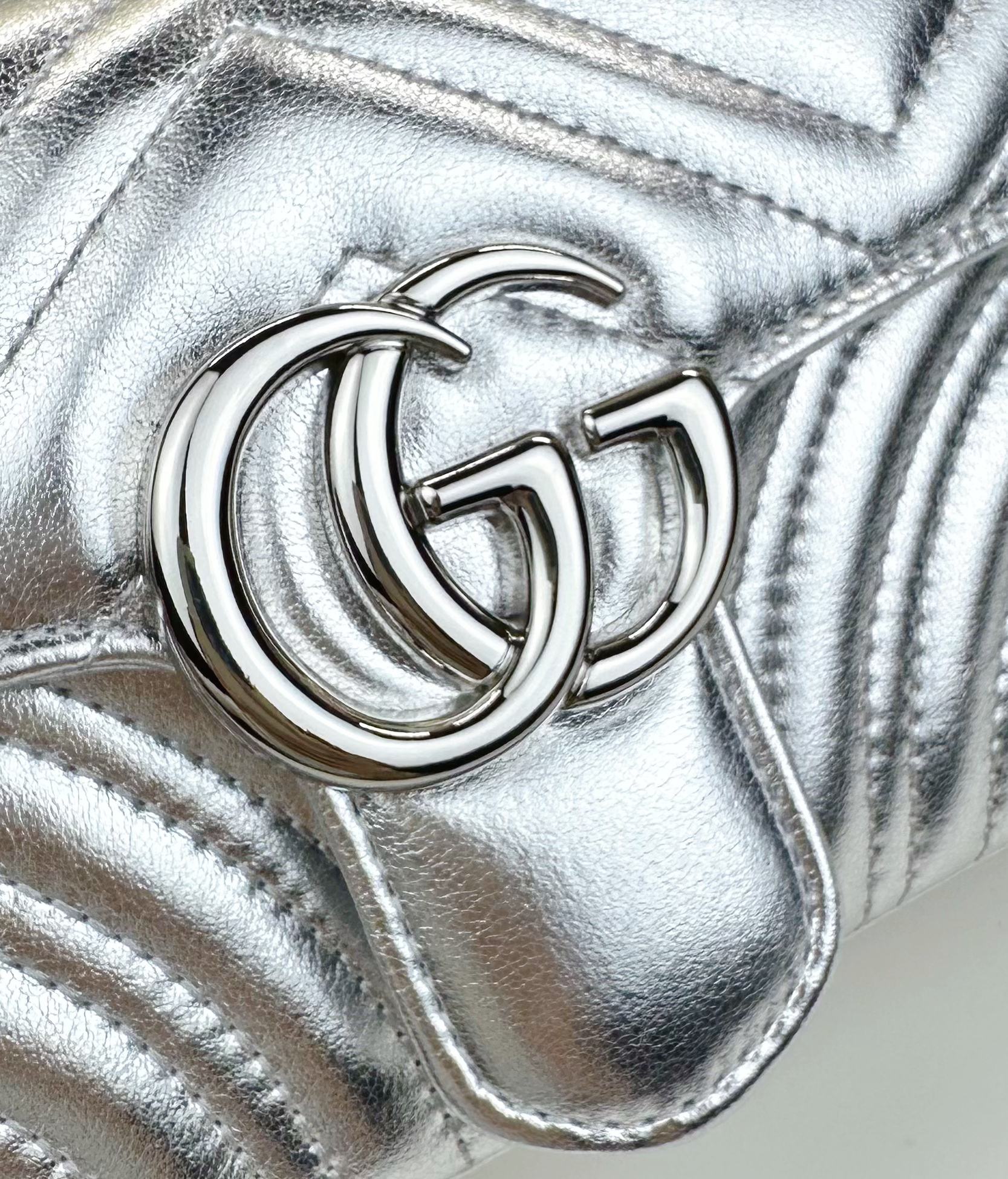   小号 头层牛皮 令人欲罢不能的Gucci美包你收了吗？GG Marmont系列，优雅精巧的设计可是俘