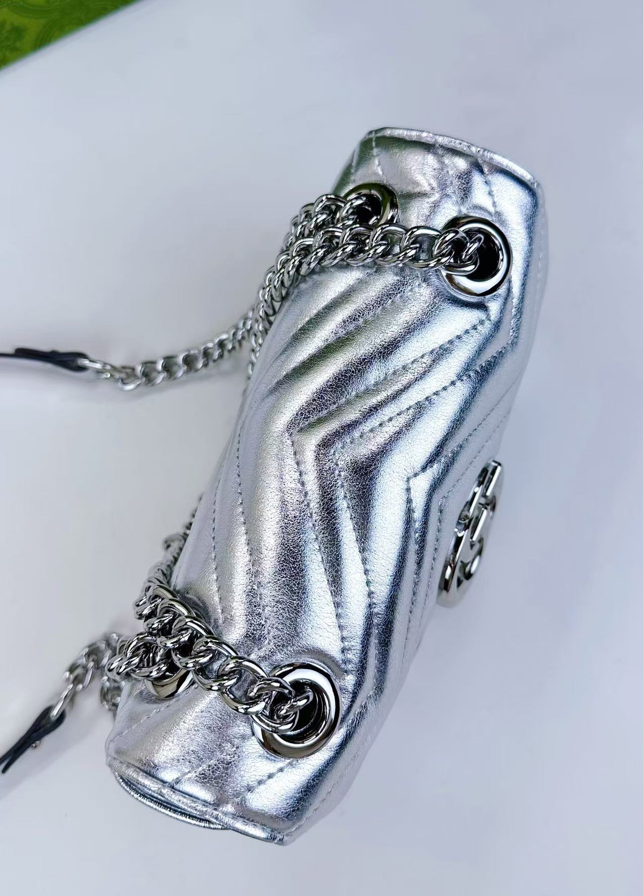   小号 头层牛皮 令人欲罢不能的Gucci美包你收了吗？GG Marmont系列，优雅精巧的设计可是俘