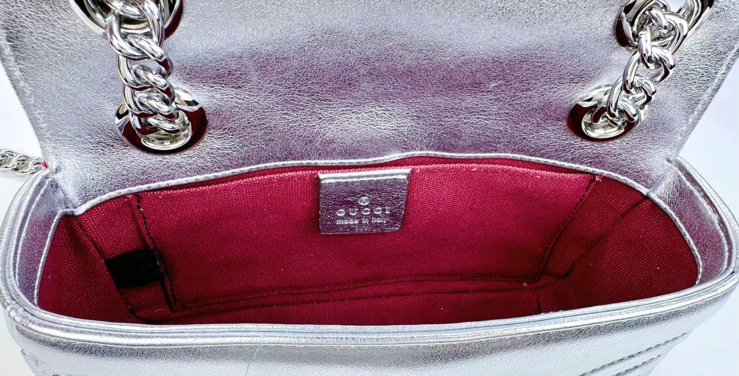   小号 头层牛皮 令人欲罢不能的Gucci美包你收了吗？GG Marmont系列，优雅精巧的设计可是俘