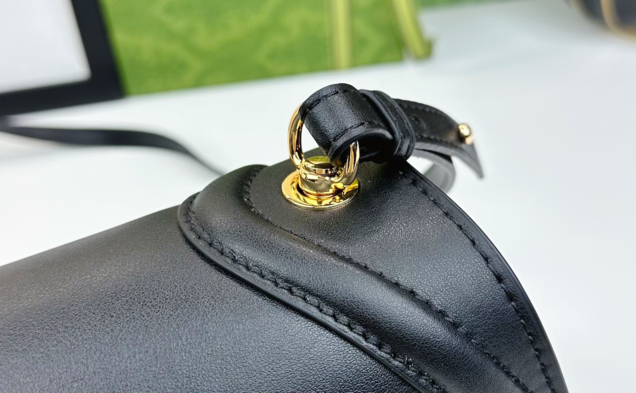 Gucci Blondie ミニ肩背包 - クラシックデザインと現代スタイルの融合