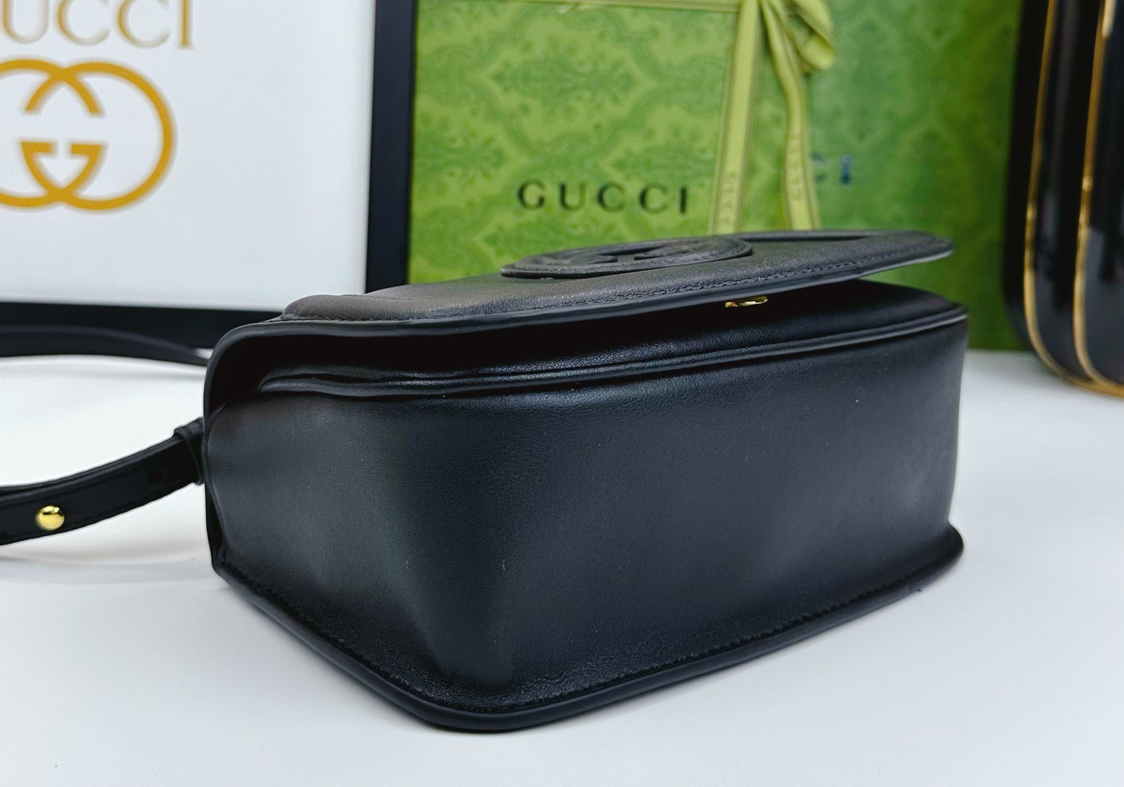 Gucci Blondie ミニ肩背包 - クラシックデザインと現代スタイルの融合