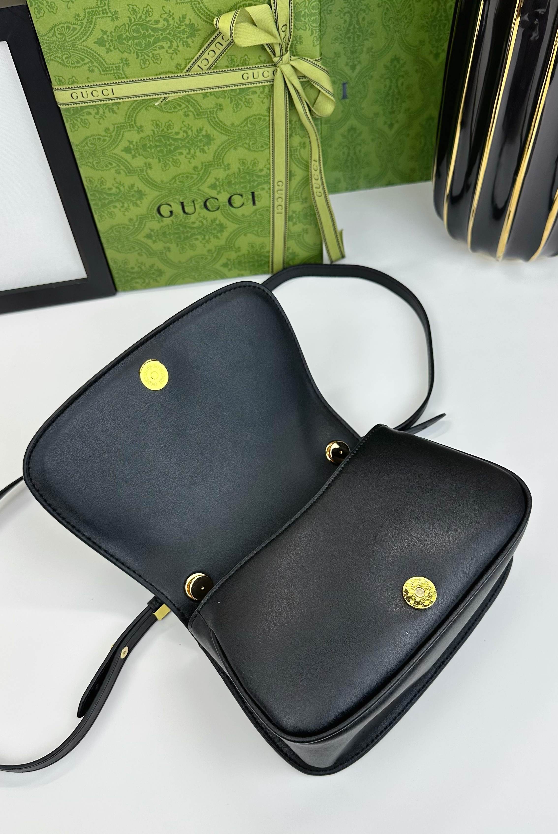 Gucci Blondie ミニ肩背包 - クラシックデザインと現代スタイルの融合