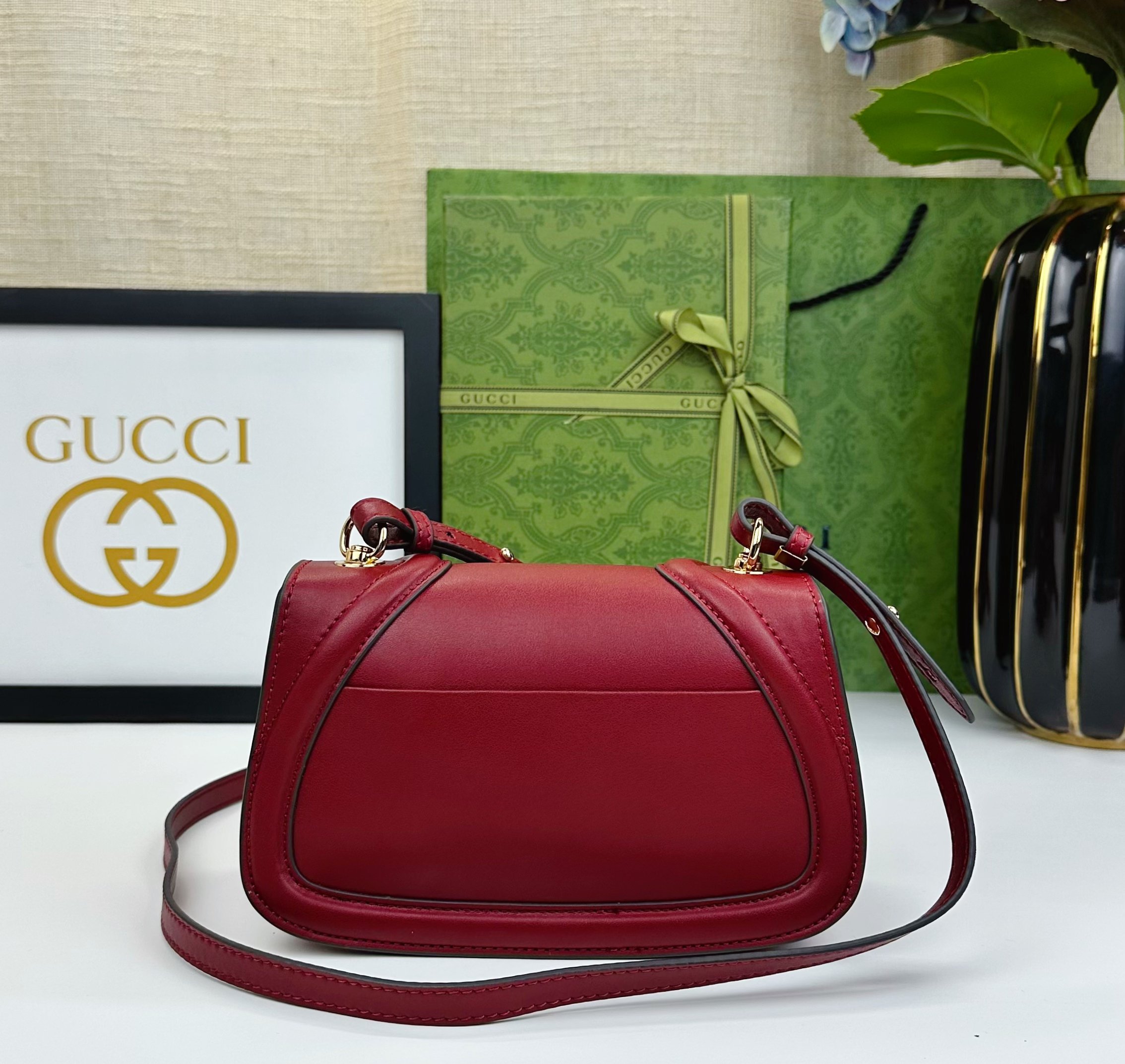 Gucci Blondie 迷你肩背包 - 光面皮革・調整可能なショルダーストラップ