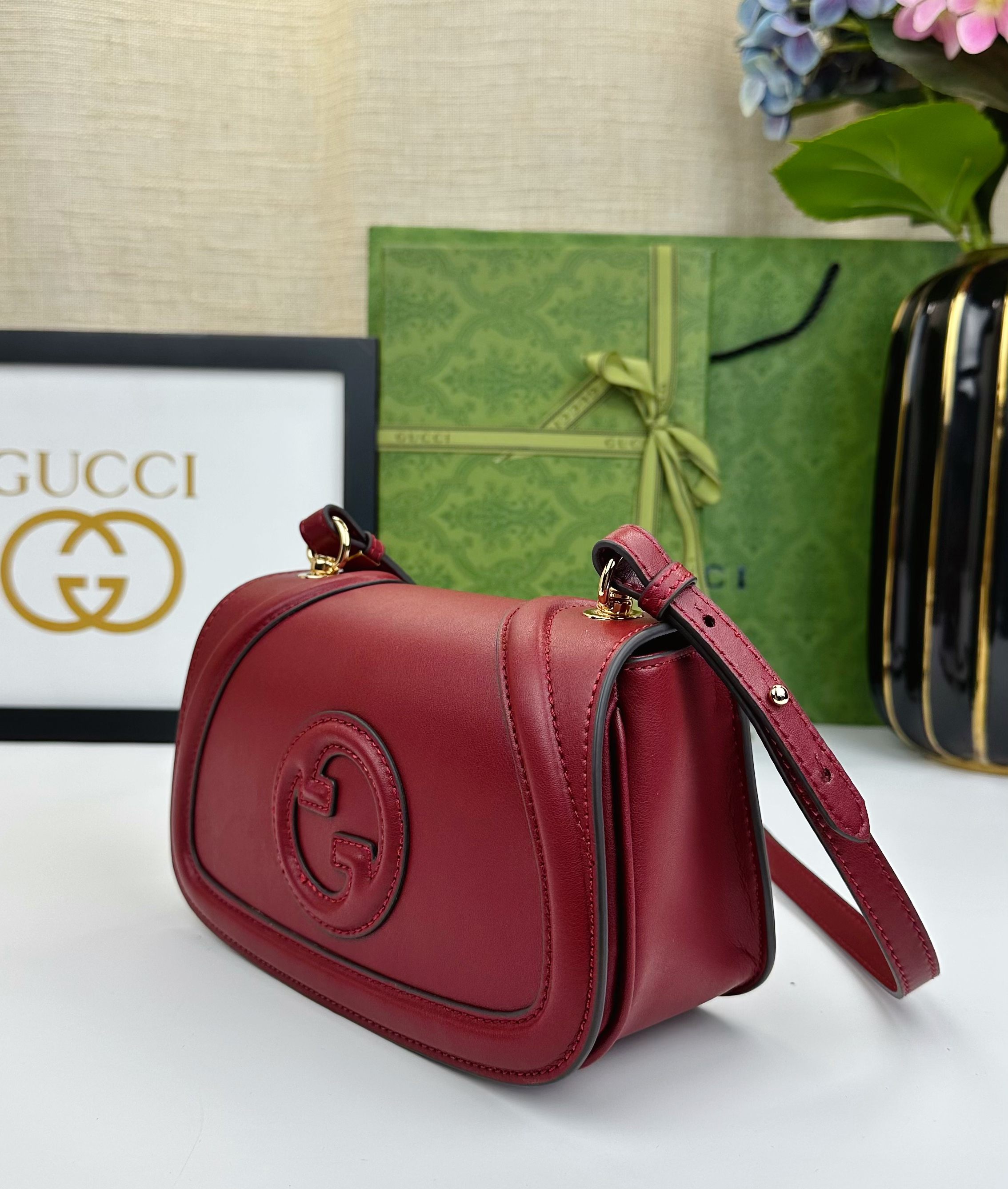 Gucci Blondie 迷你肩背包 - 光面皮革・調整可能なショルダーストラップ