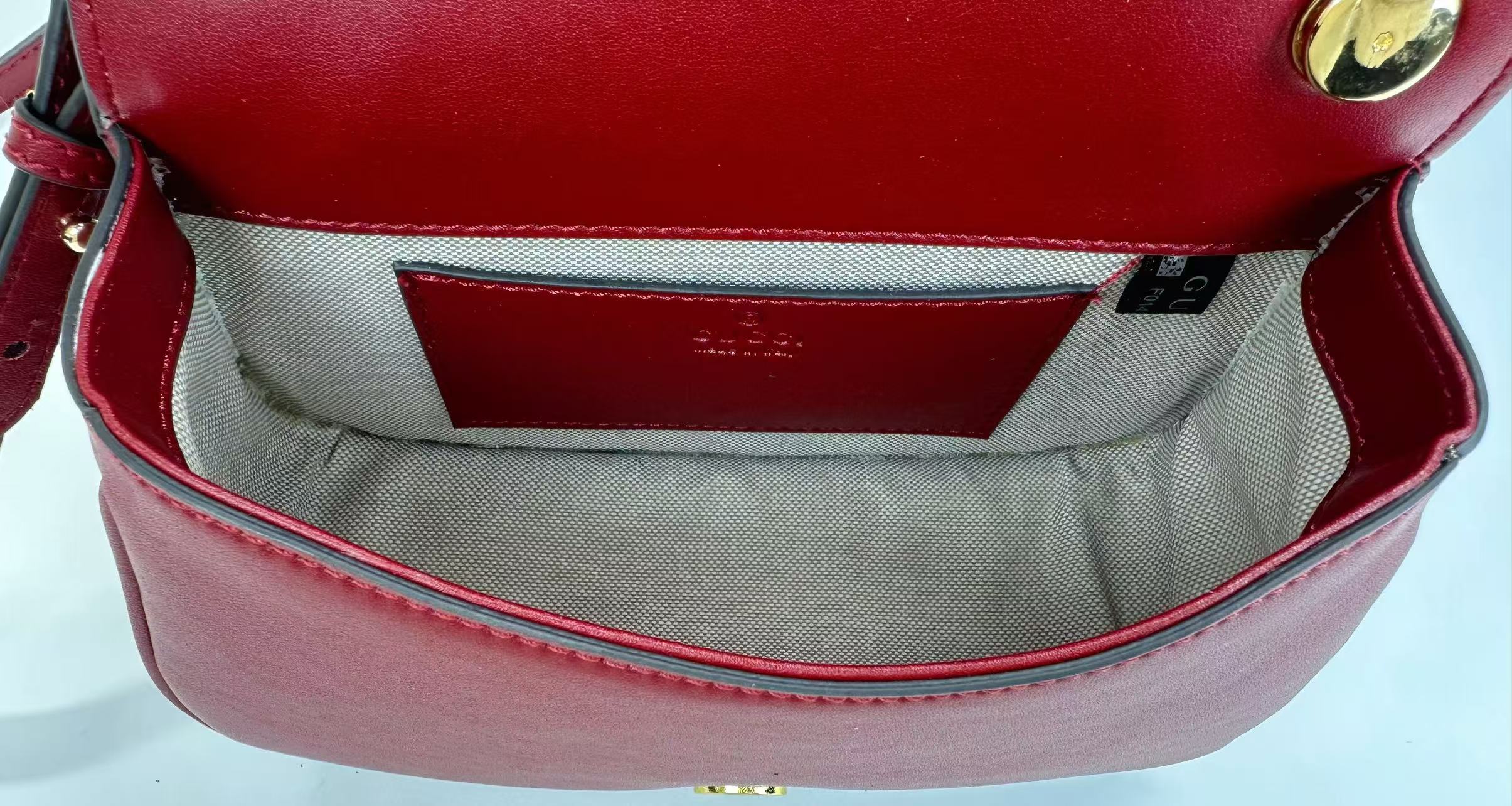 Gucci Blondie 迷你肩背包 - 光面皮革・調整可能なショルダーストラップ