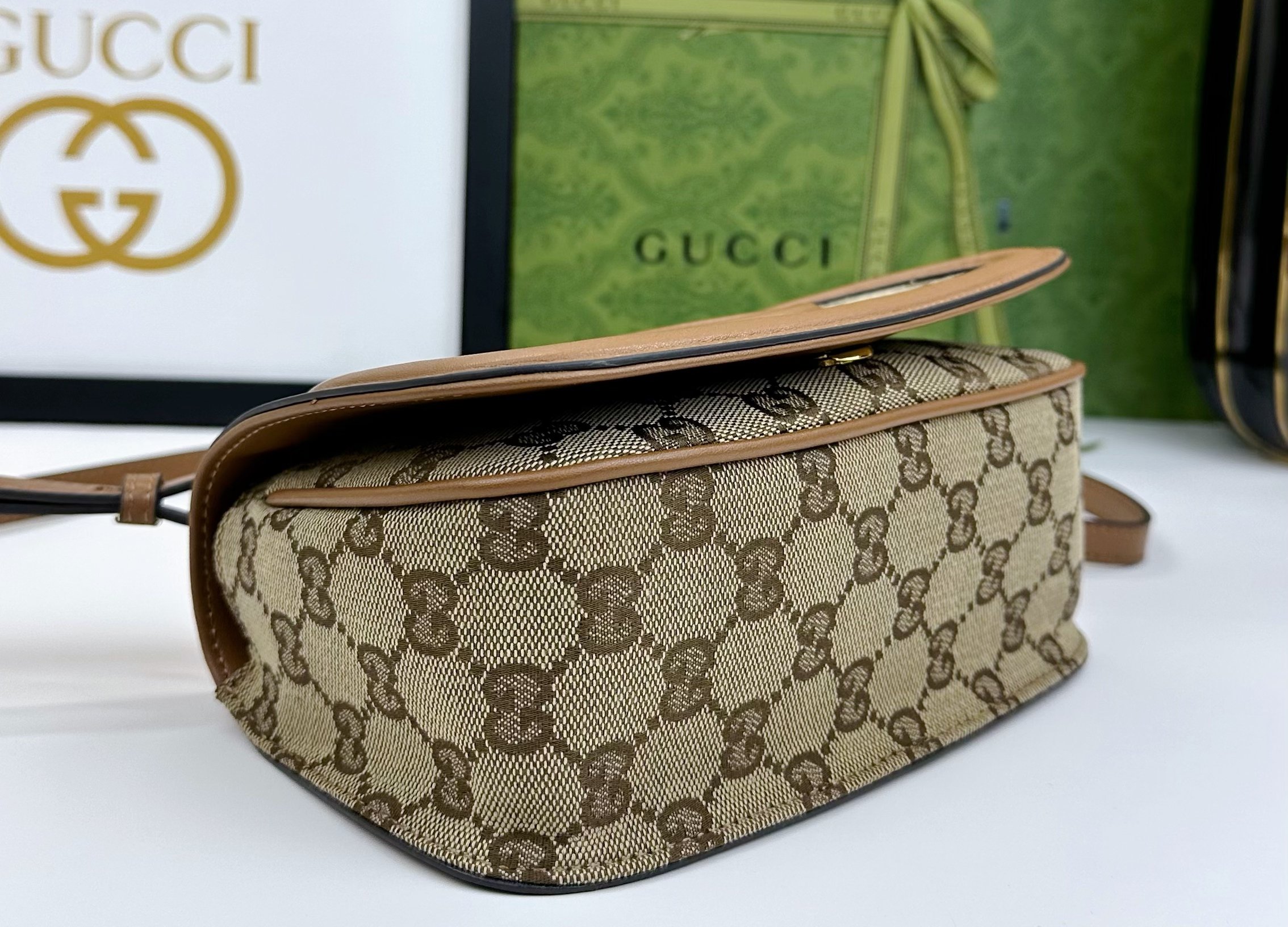 Gucci Blondie ミニ肩背包 - クラシックデザインと現代的スタイルの融合