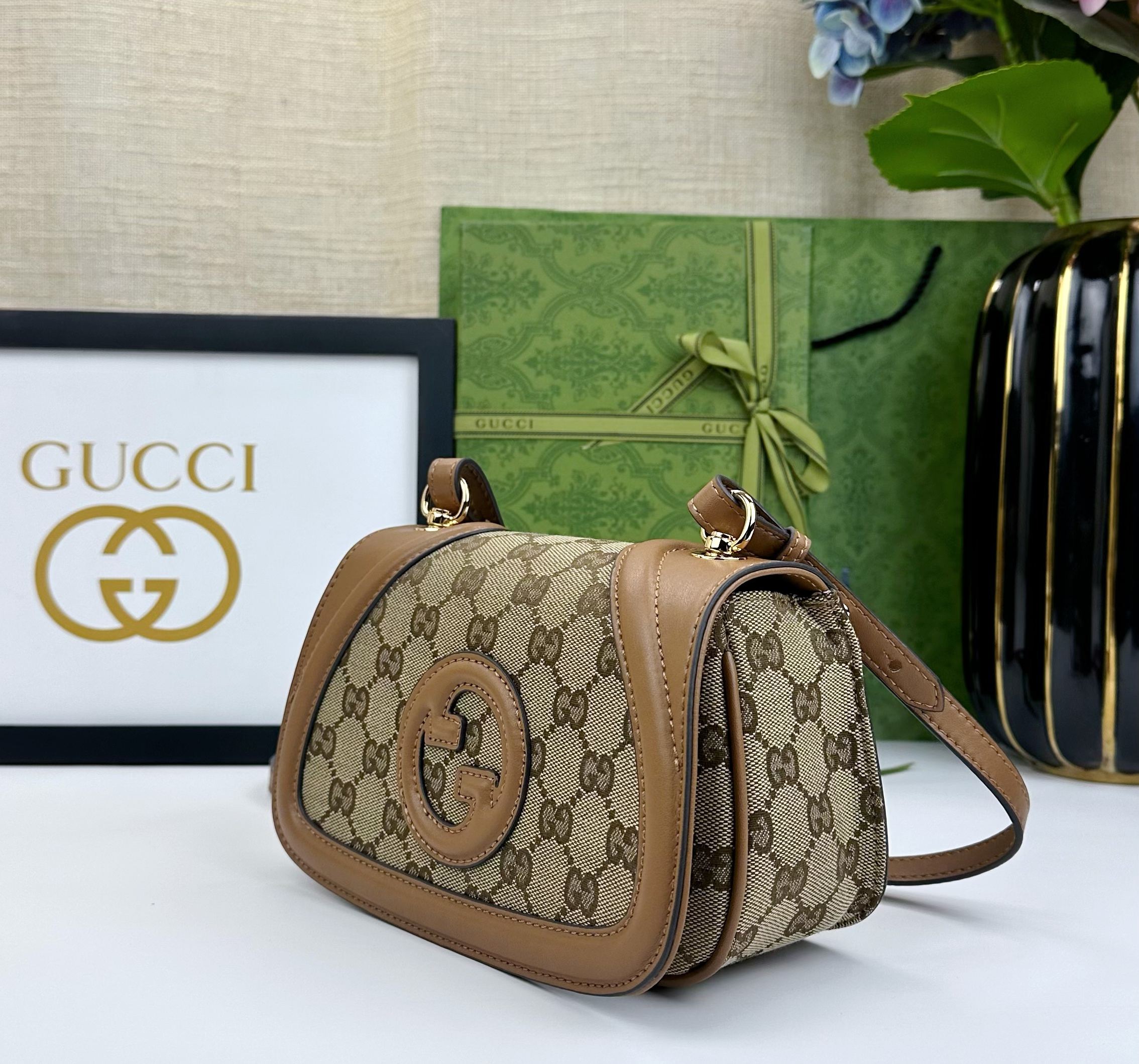 Gucci Blondie ミニ肩背包 - クラシックデザインと現代的スタイルの融合