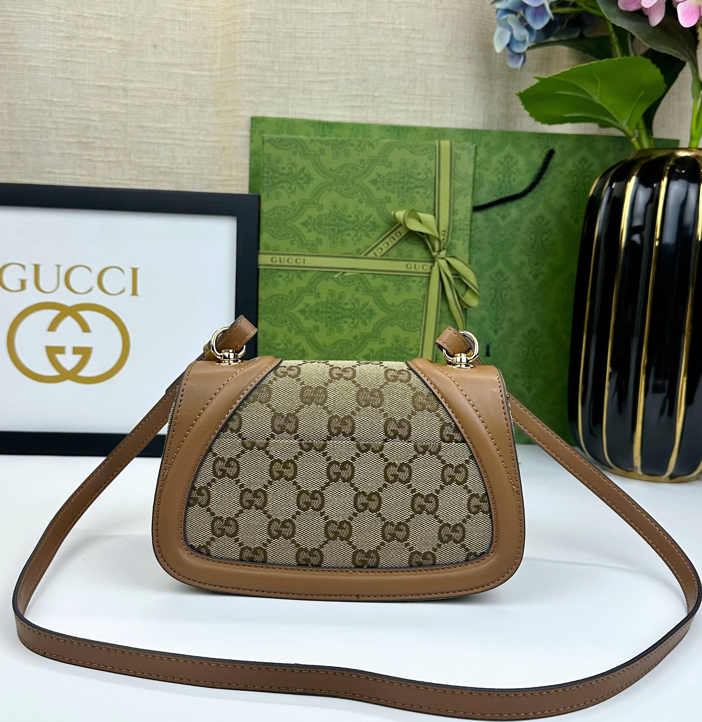 Gucci Blondie ミニ肩背包 - クラシックデザインと現代的スタイルの融合