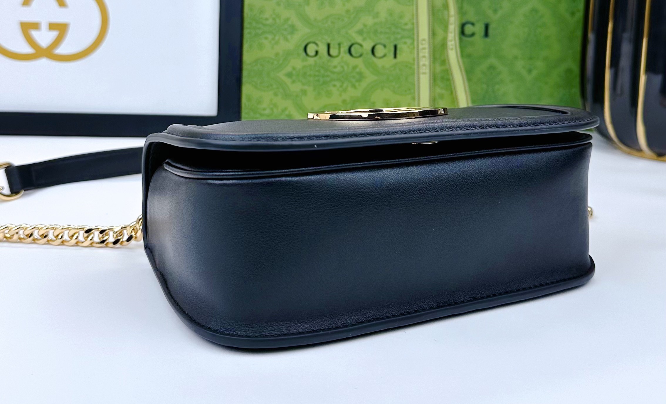 Gucci Blondie系列迷你肩背包Gucci Blondie系列全新手袋饰有在20世纪70年代初期