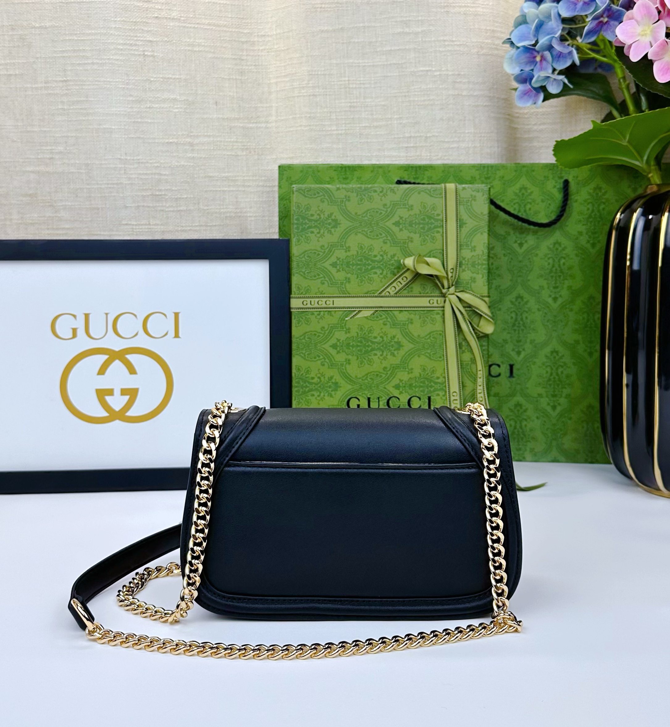 Gucci Blondie系列迷你肩背包Gucci Blondie系列全新手袋饰有在20世纪70年代初期