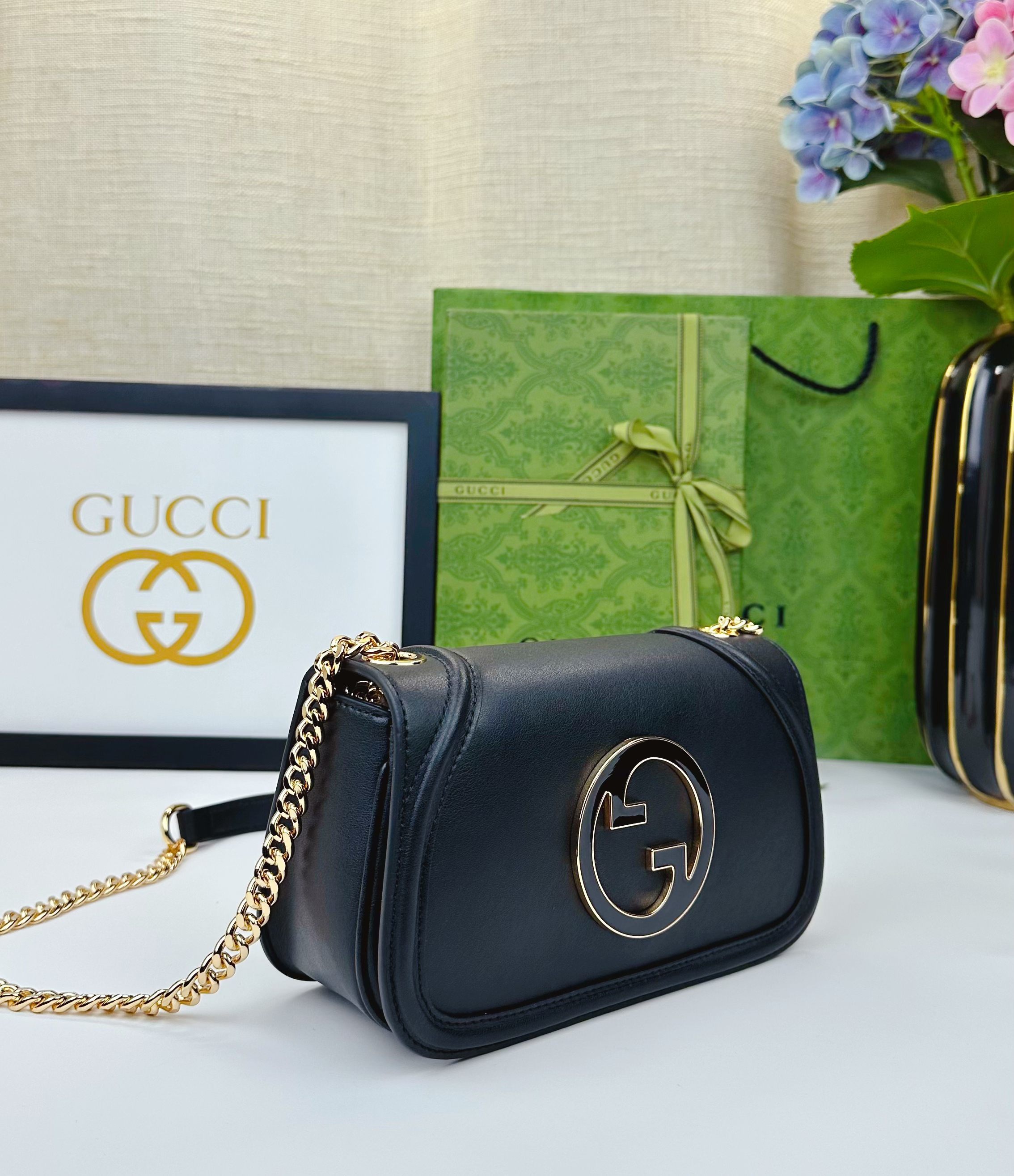 Gucci Blondie系列迷你肩背包Gucci Blondie系列全新手袋饰有在20世纪70年代初期