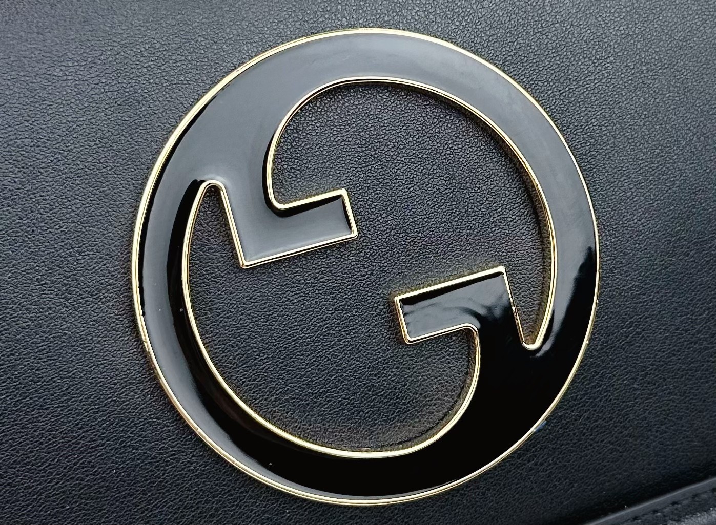 Gucci Blondie系列迷你肩背包Gucci Blondie系列全新手袋饰有在20世纪70年代初期
