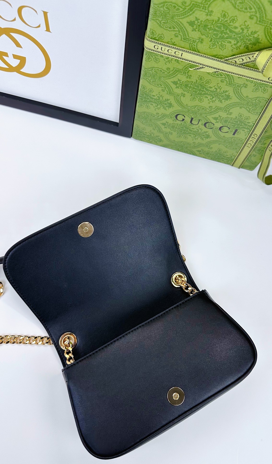 Gucci Blondie系列迷你肩背包Gucci Blondie系列全新手袋饰有在20世纪70年代初期