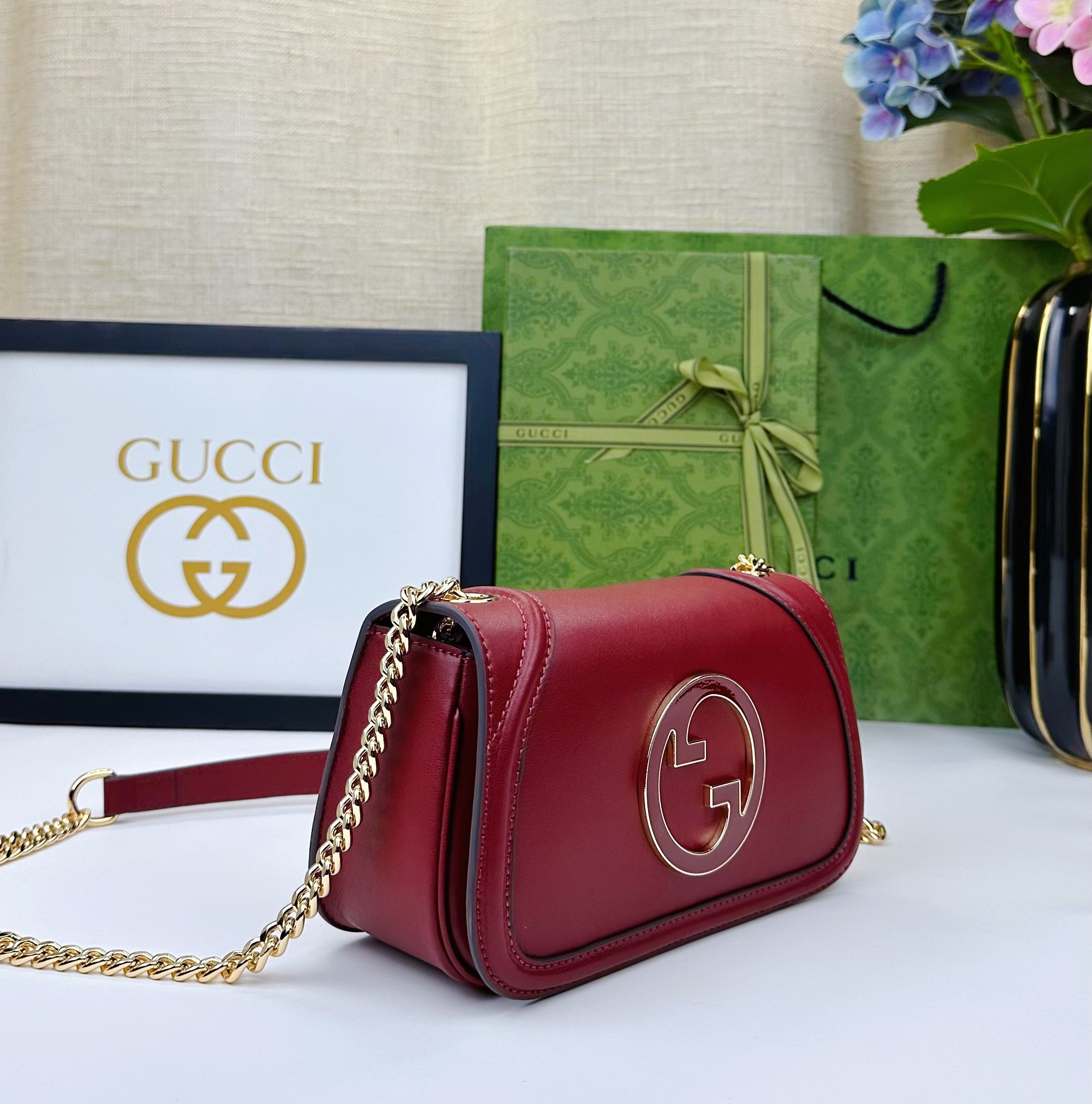 Gucci Blondie系列迷你肩背包Gucci Blondie系列全新手袋饰有在20世纪70年代初期