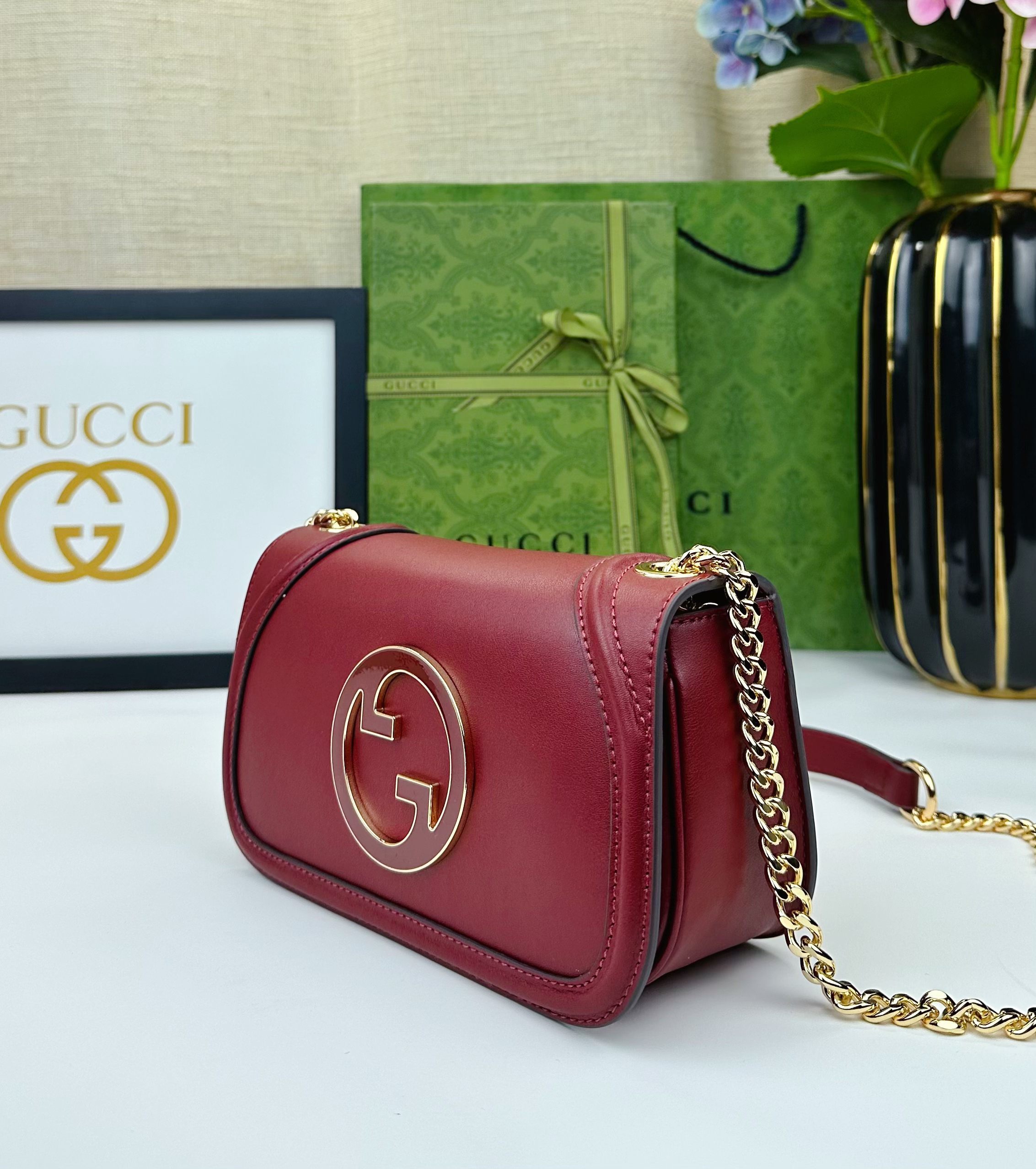 Gucci Blondie系列迷你肩背包Gucci Blondie系列全新手袋饰有在20世纪70年代初期