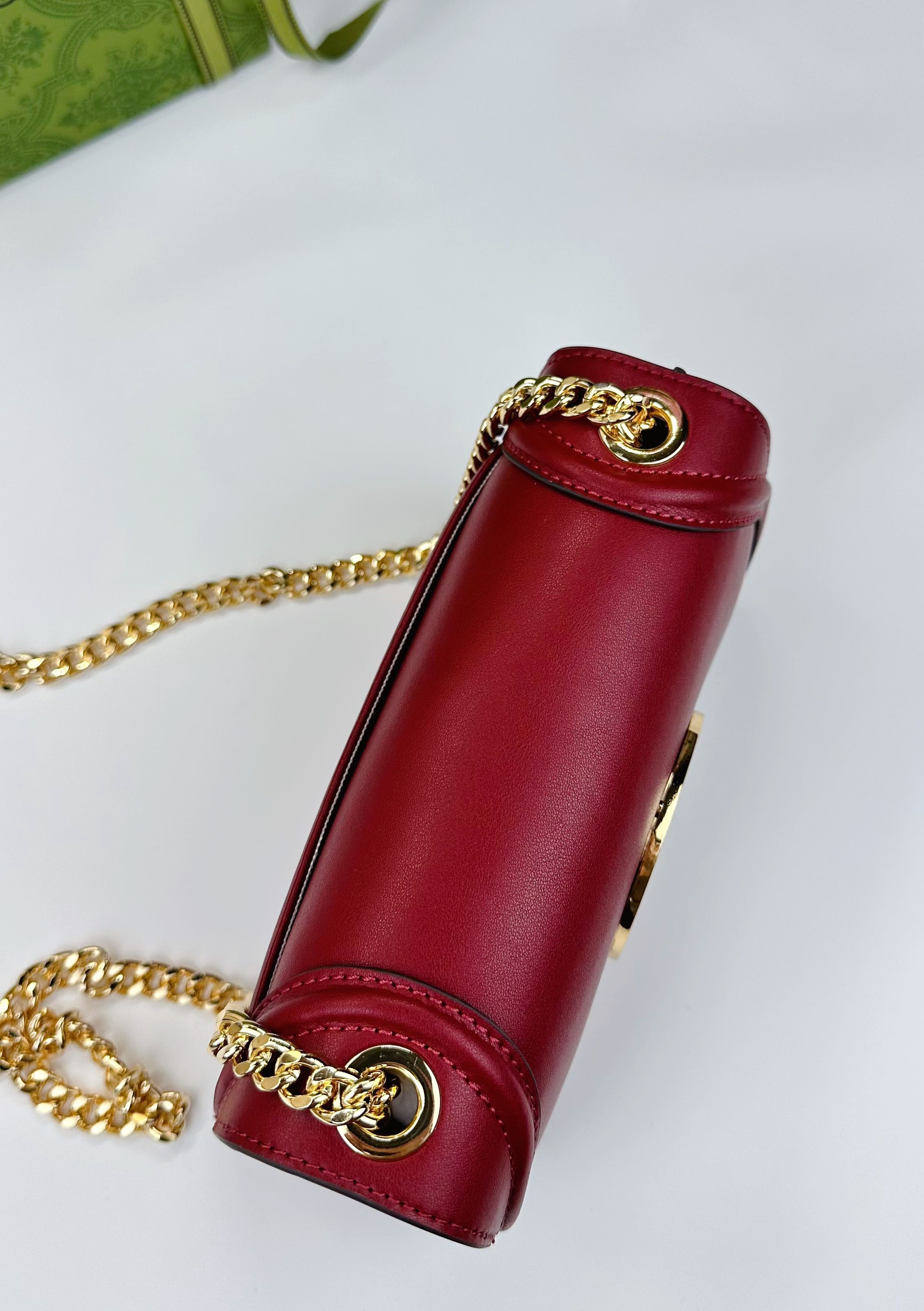 Gucci Blondie系列迷你肩背包Gucci Blondie系列全新手袋饰有在20世纪70年代初期