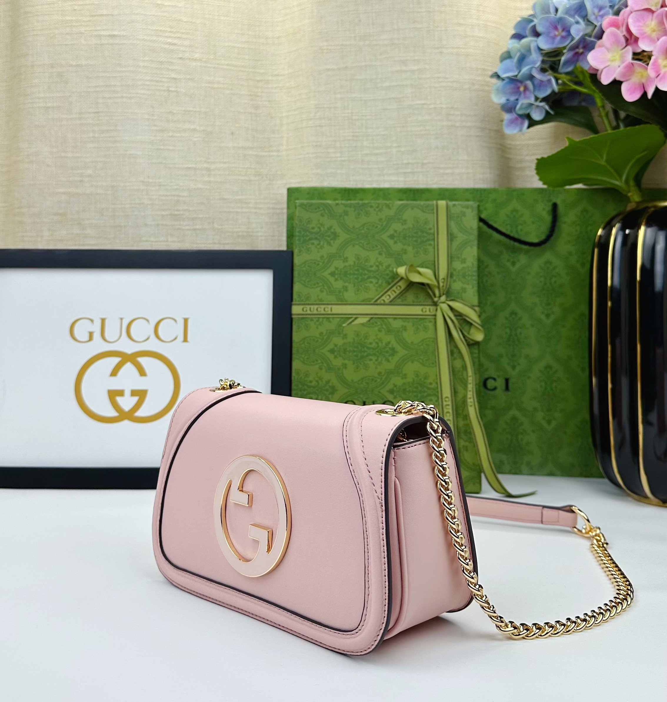 Gucci Blondie系列迷你肩背包Gucci Blondie系列全新手袋饰有在20世纪70年代初期
