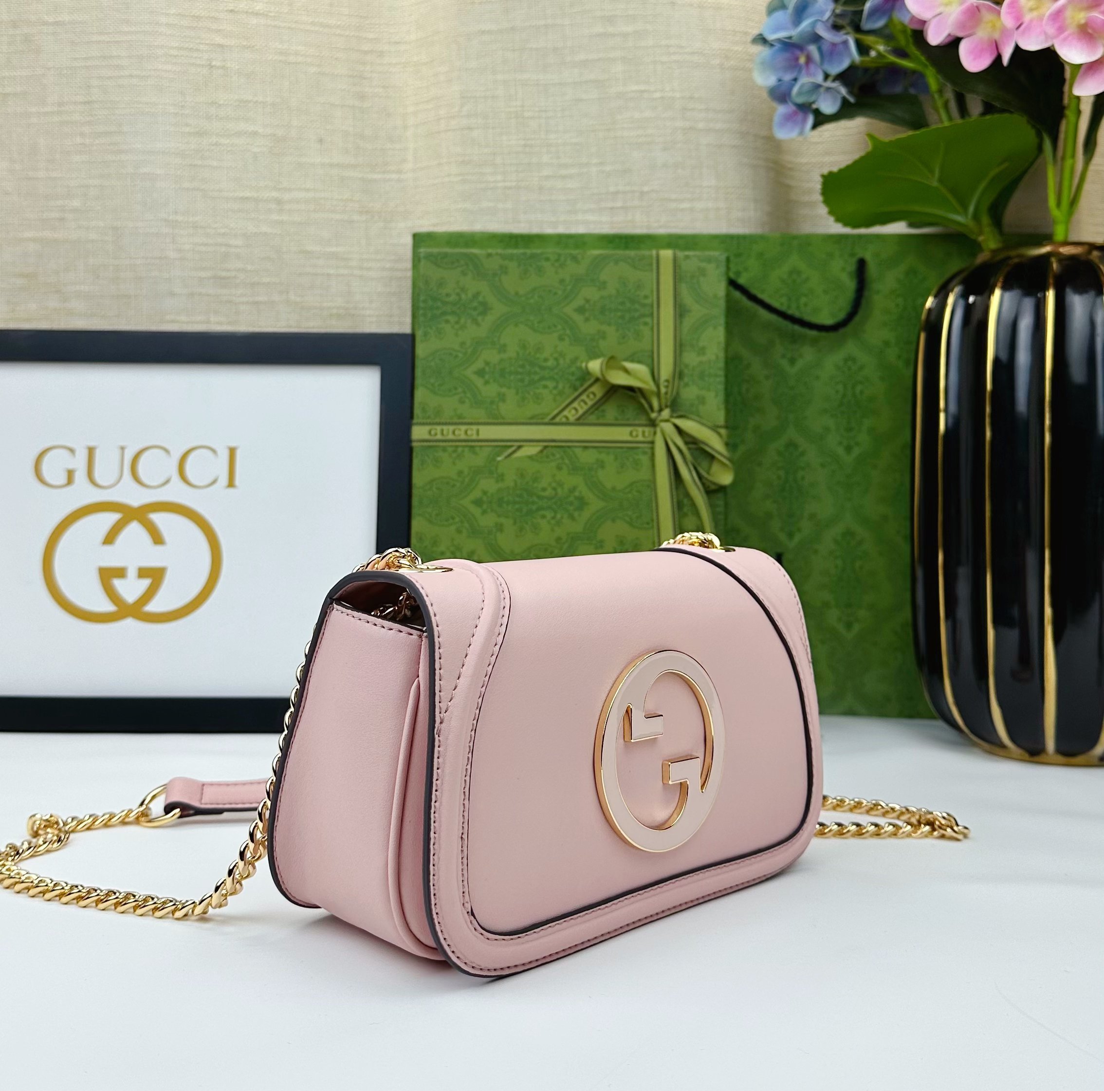 Gucci Blondie系列迷你肩背包Gucci Blondie系列全新手袋饰有在20世纪70年代初期