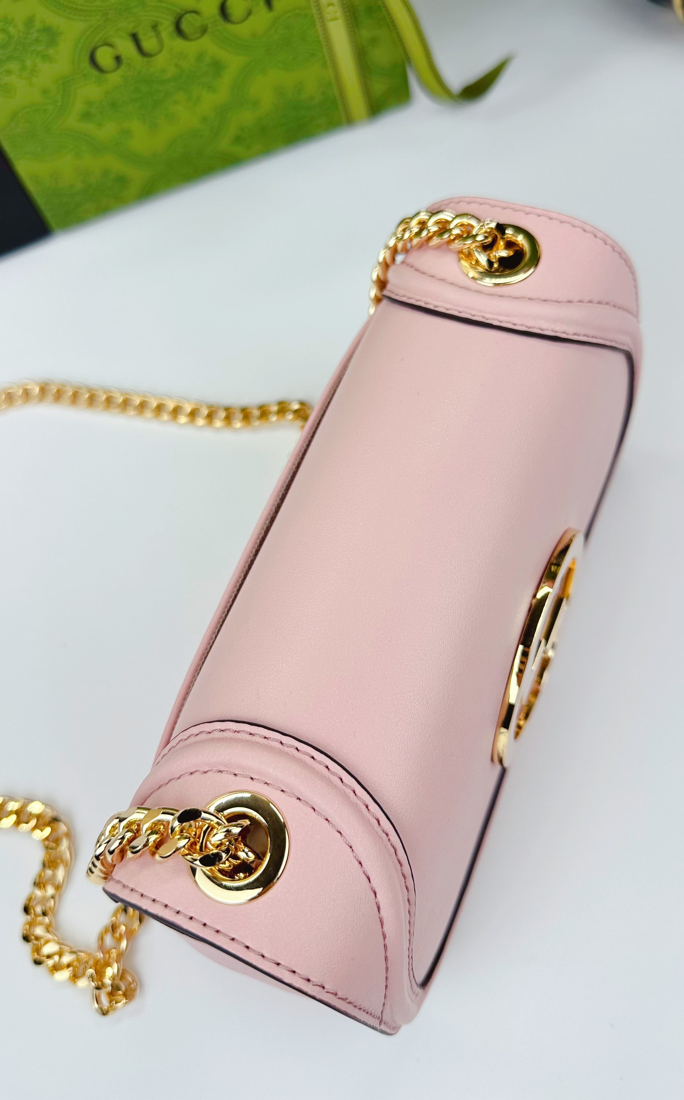 Gucci Blondie系列迷你肩背包Gucci Blondie系列全新手袋饰有在20世纪70年代初期