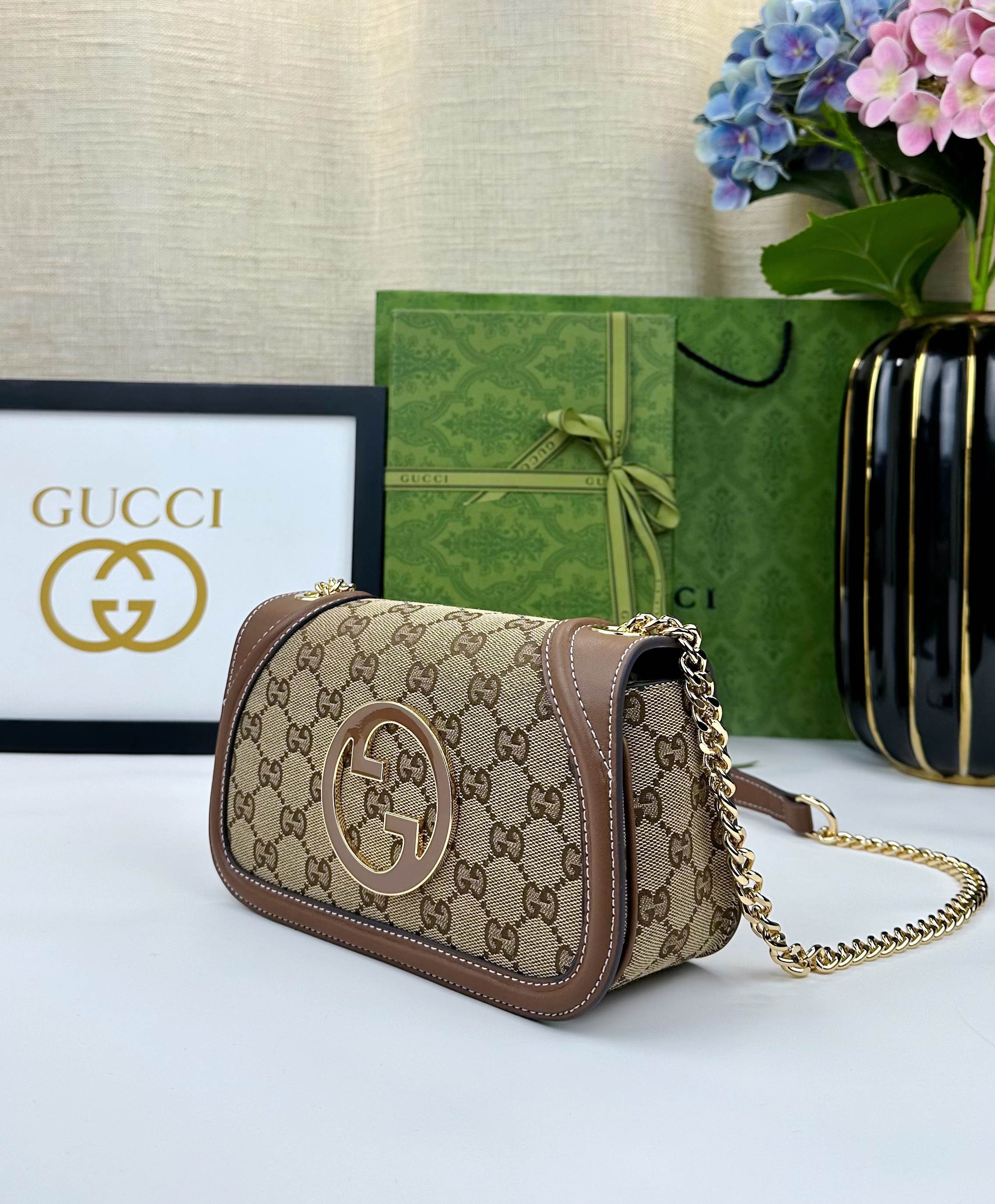 Gucci Blondie系列迷你肩背包Gucci Blondie系列全新手袋饰有在20世纪70年代初期