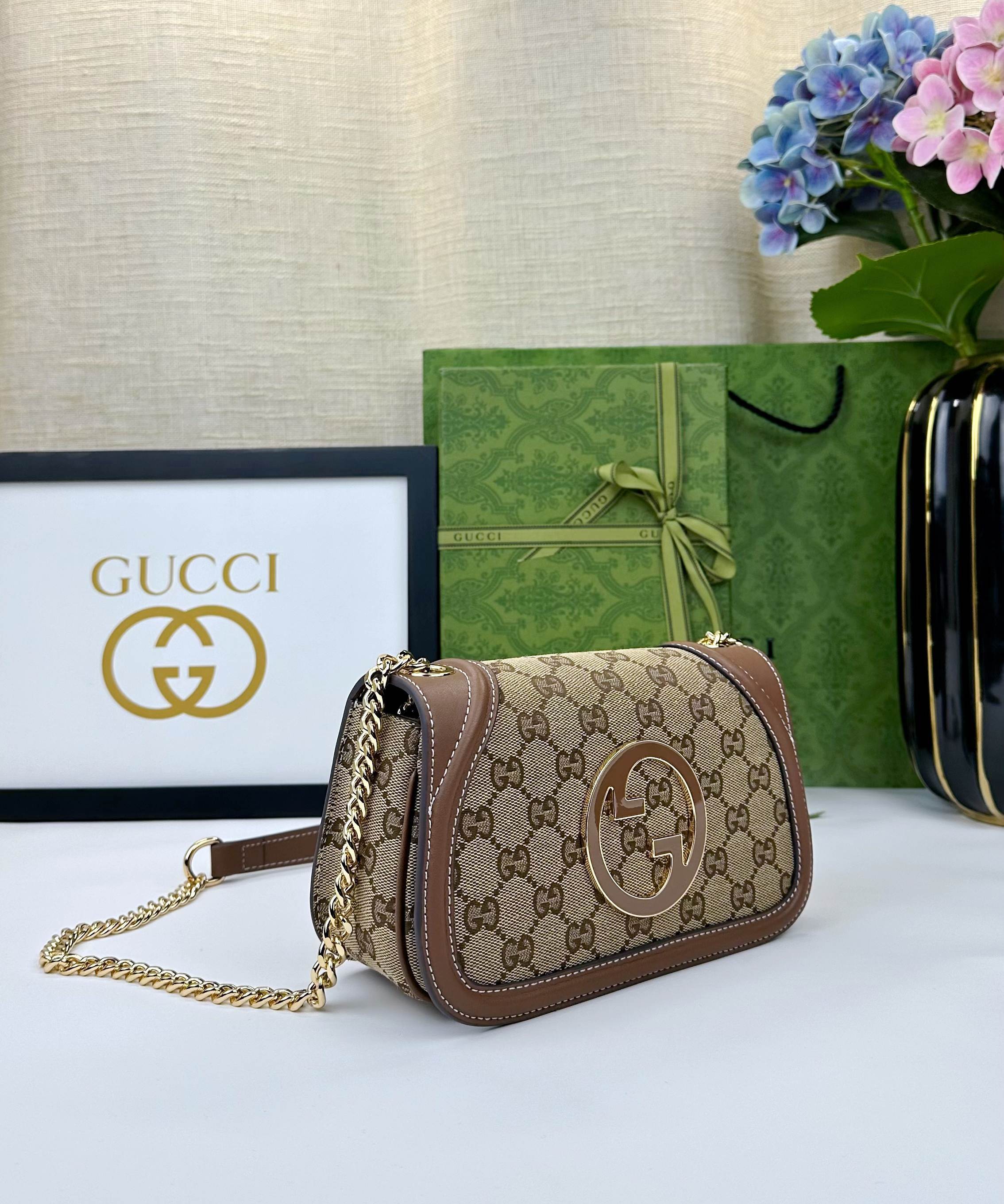 Gucci Blondie系列迷你肩背包Gucci Blondie系列全新手袋饰有在20世纪70年代初期