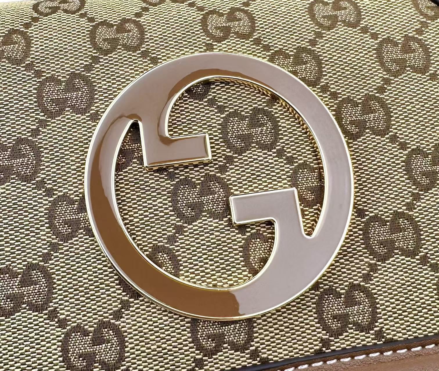 Gucci Blondie系列迷你肩背包Gucci Blondie系列全新手袋饰有在20世纪70年代初期