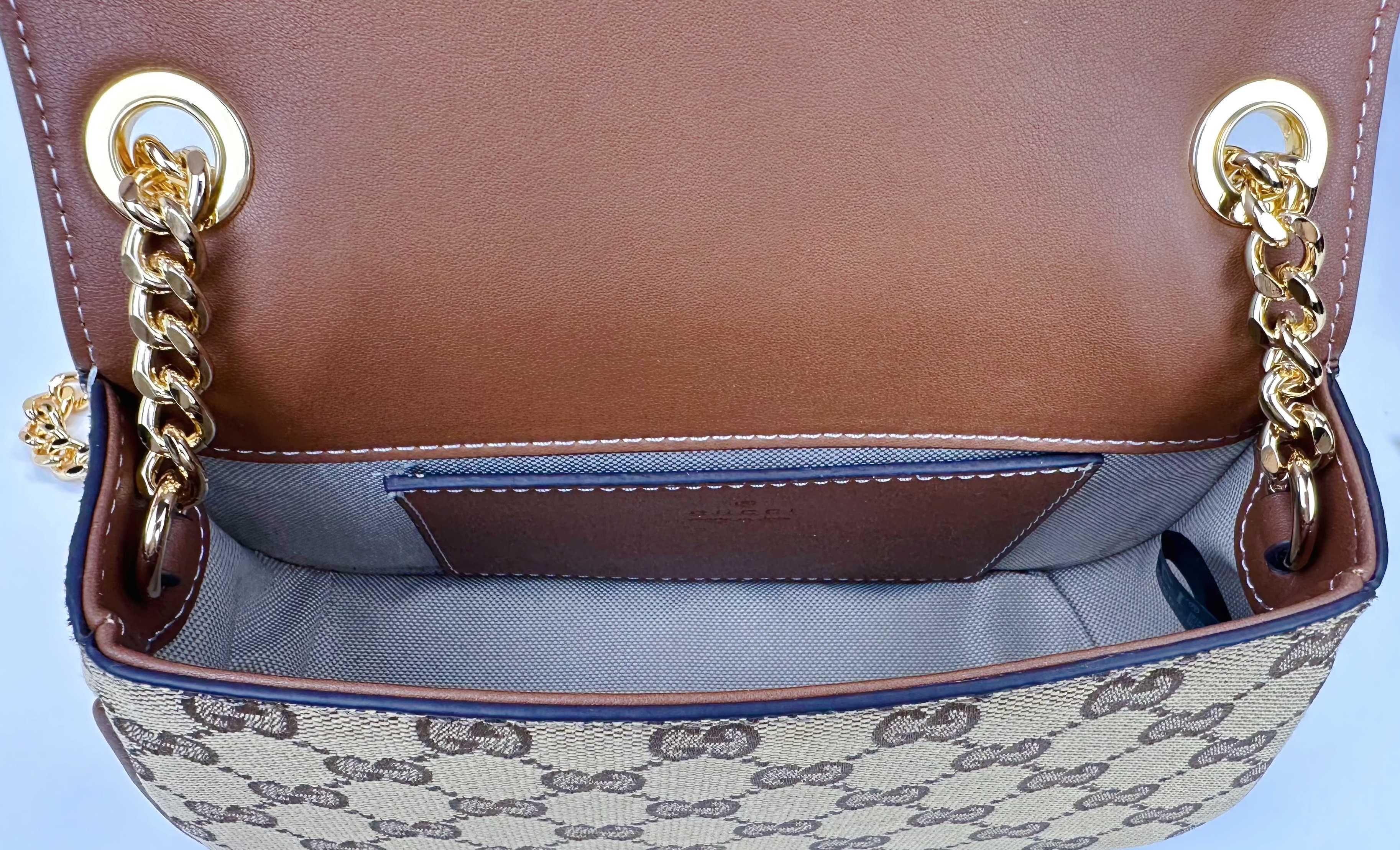 Gucci Blondie系列迷你肩背包Gucci Blondie系列全新手袋饰有在20世纪70年代初期