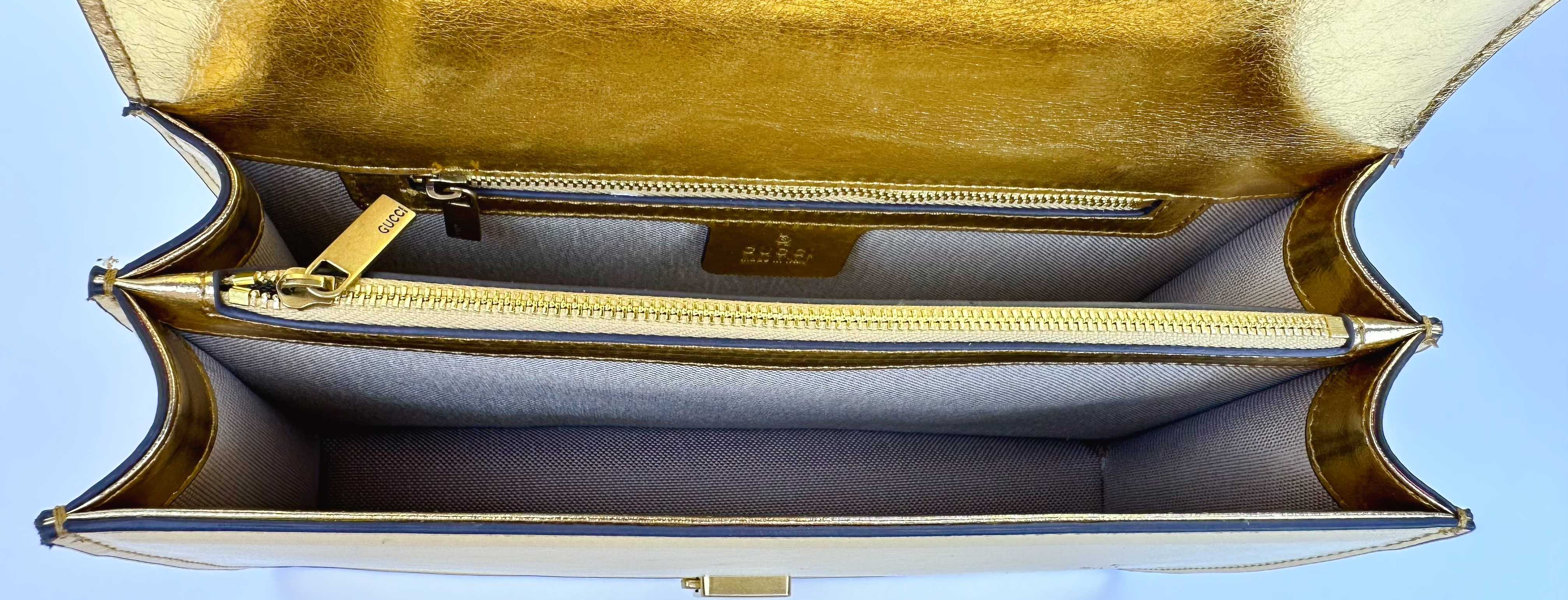  胜利新品来袭！原版品质 GG Marmont链条肩背包釆用颇具结构化的造型和翻盖封口，配以双G古铜金属