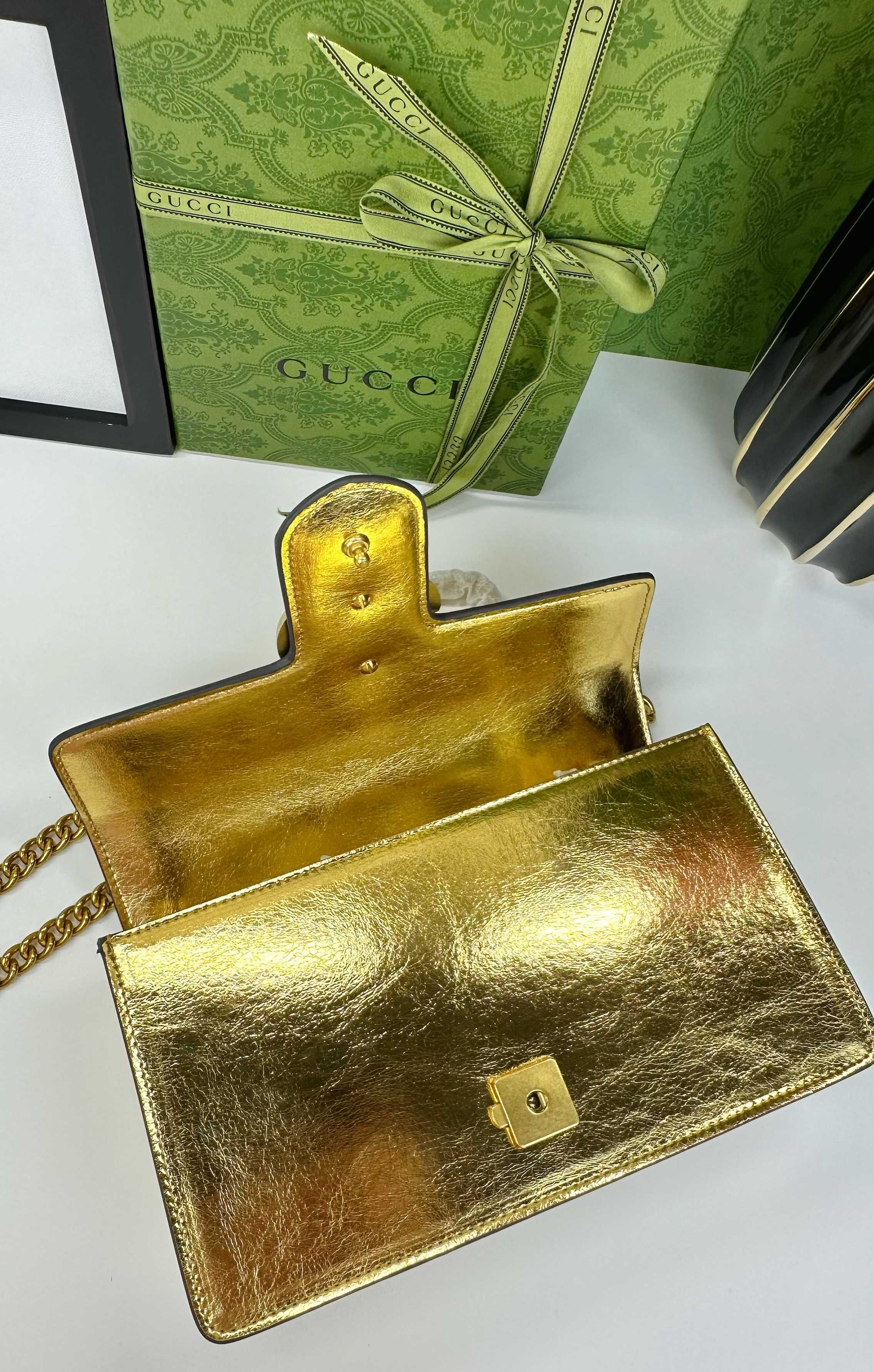  胜利新品来袭！原版品质 GG Marmont链条肩背包釆用颇具结构化的造型和翻盖封口，配以双G古铜金属