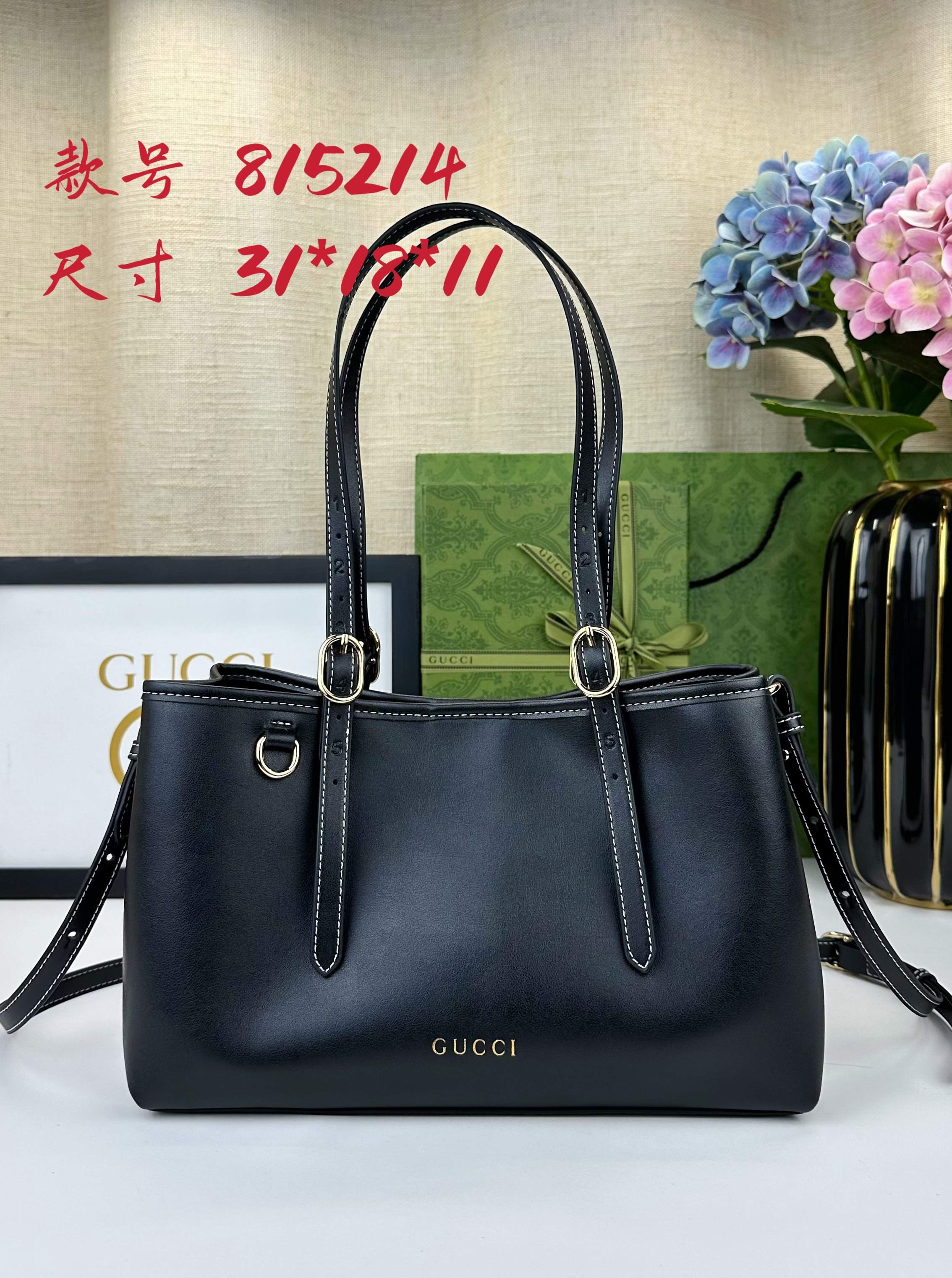 GG这款购物袋GG图案和条纹织带这两种品牌颇有辨识性的元素融合成经典搭配,Ophidia世界的演化之路从