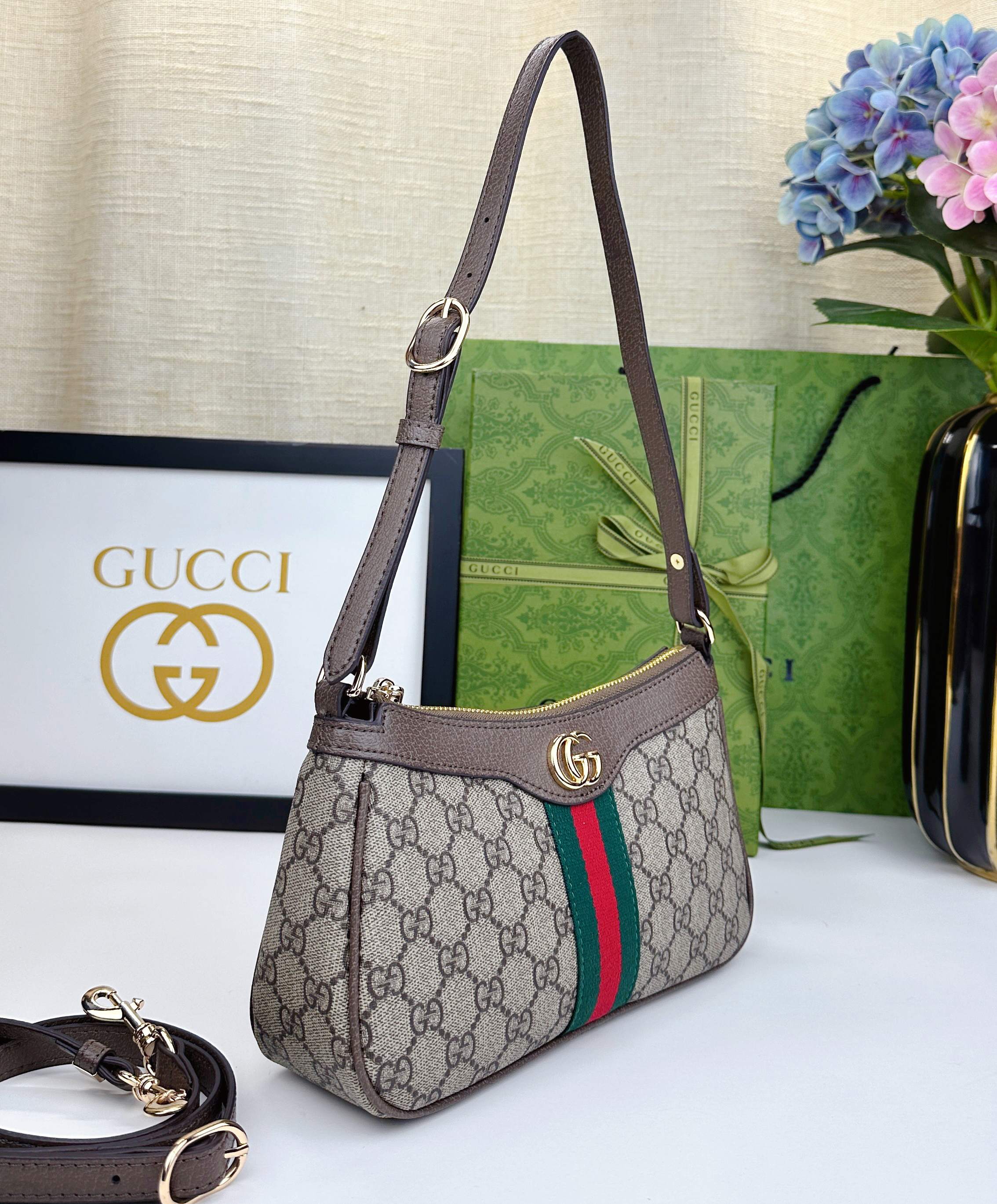 Ophidiaシリーズ ソフトな質感の新しいデザインバッグ