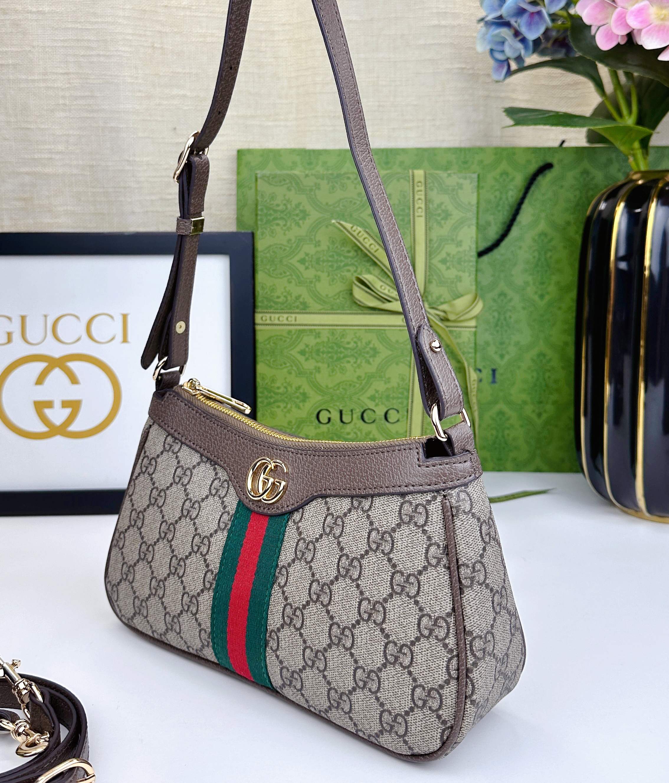 Ophidiaシリーズ ソフトな質感の新しいデザインバッグ