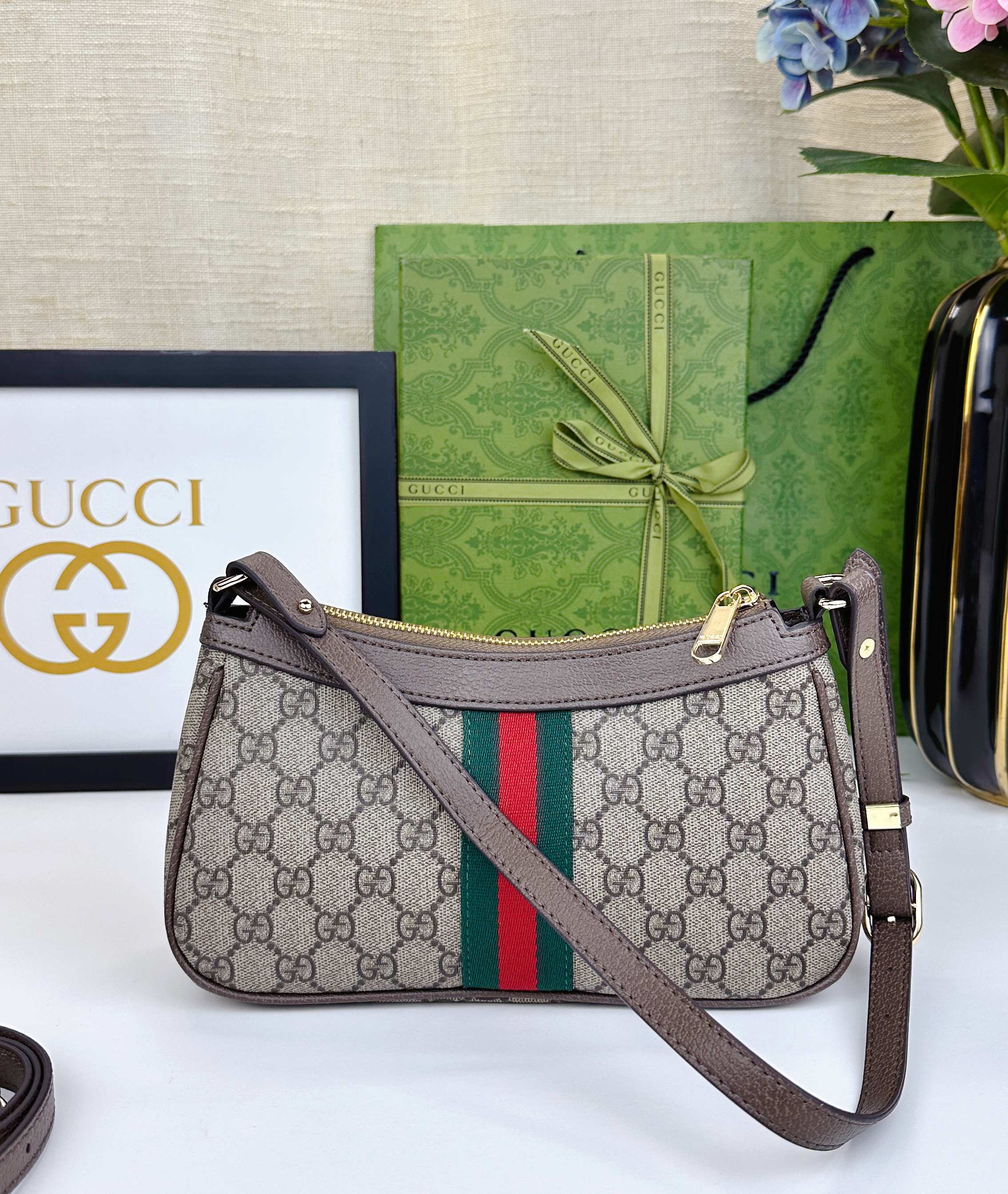 Ophidiaシリーズ ソフトな質感の新しいデザインバッグ