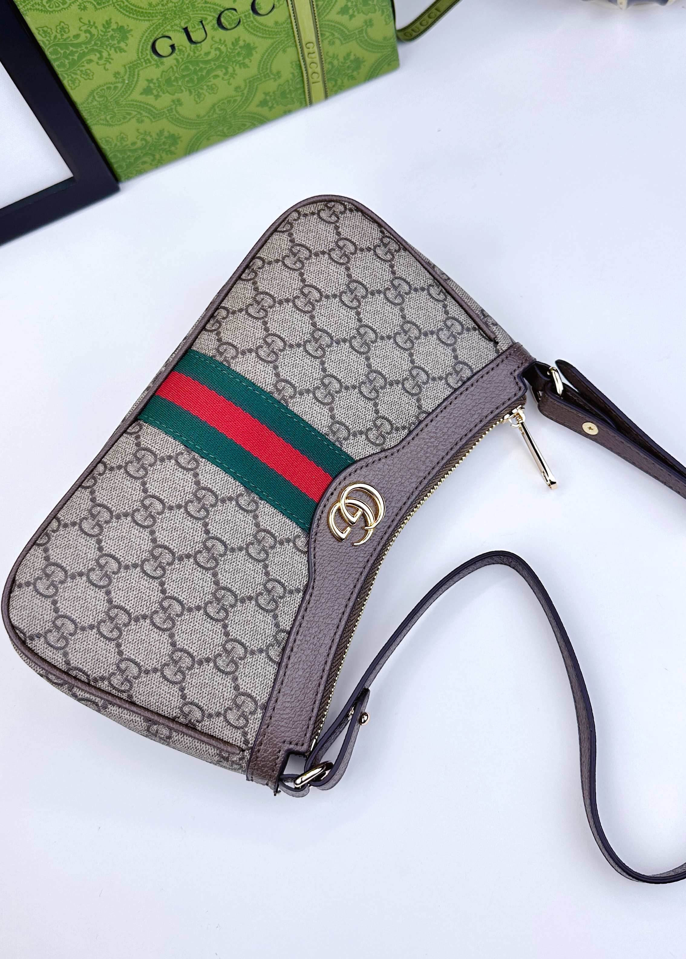 Ophidiaシリーズ ソフトな質感の新しいデザインバッグ