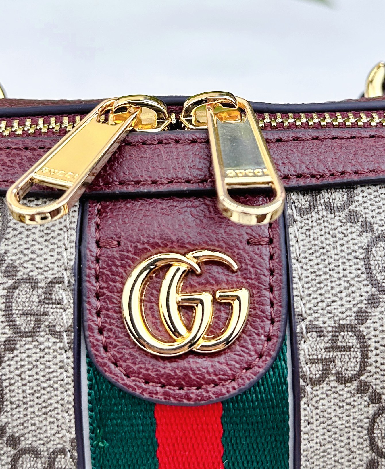 Gucci Ophidia GG手提包 - ブランドのアイコン素材とデジタル体験