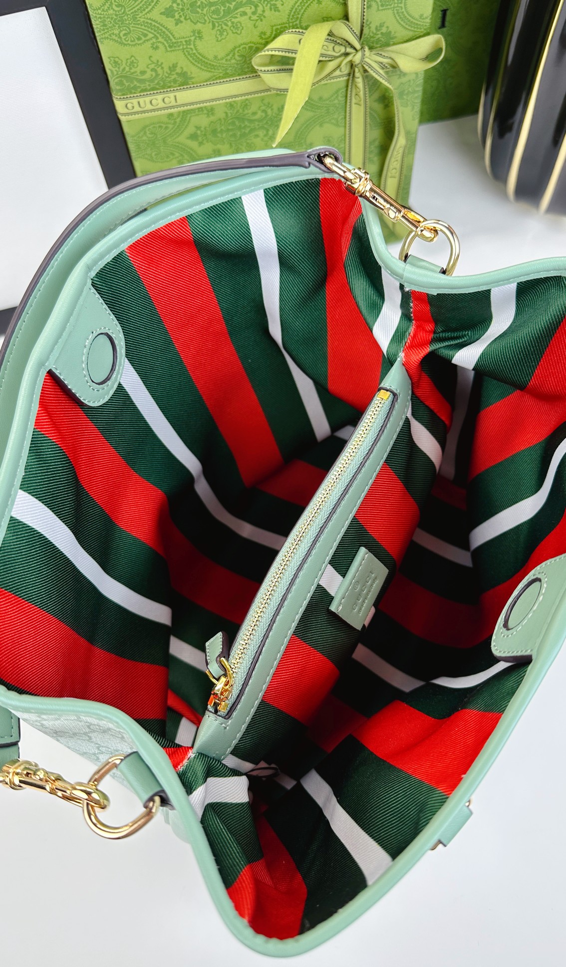 GG Emblemシリーズ小号肩背包 - 優雅なデザインと実用性