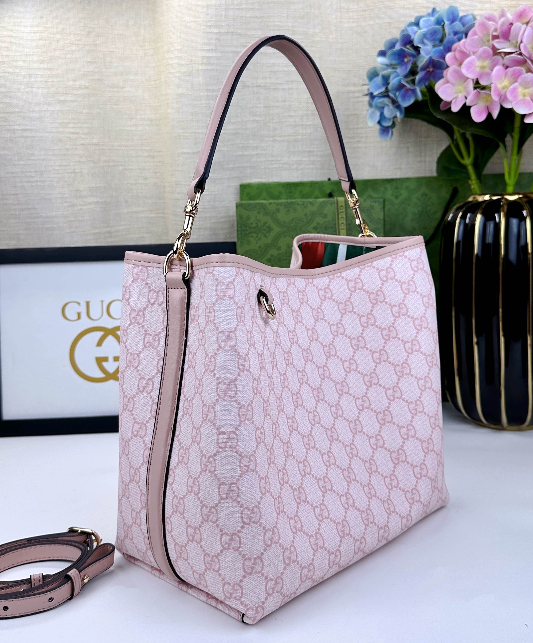 GG Emblemシリーズ小号肩背包 - 優雅なデザインと実用性