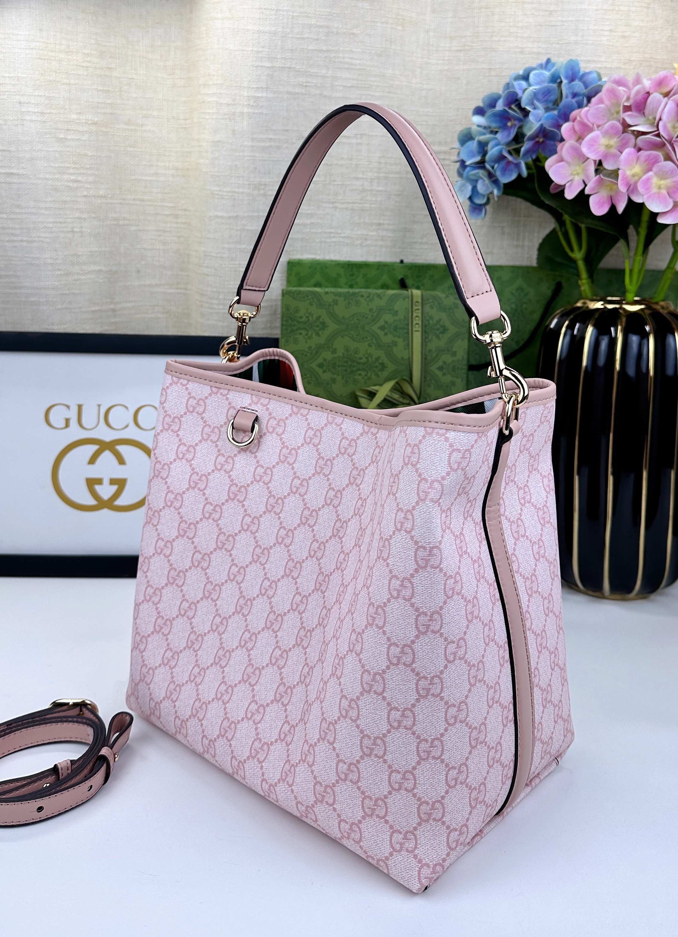 GG Emblemシリーズ小号肩背包 - 優雅なデザインと実用性