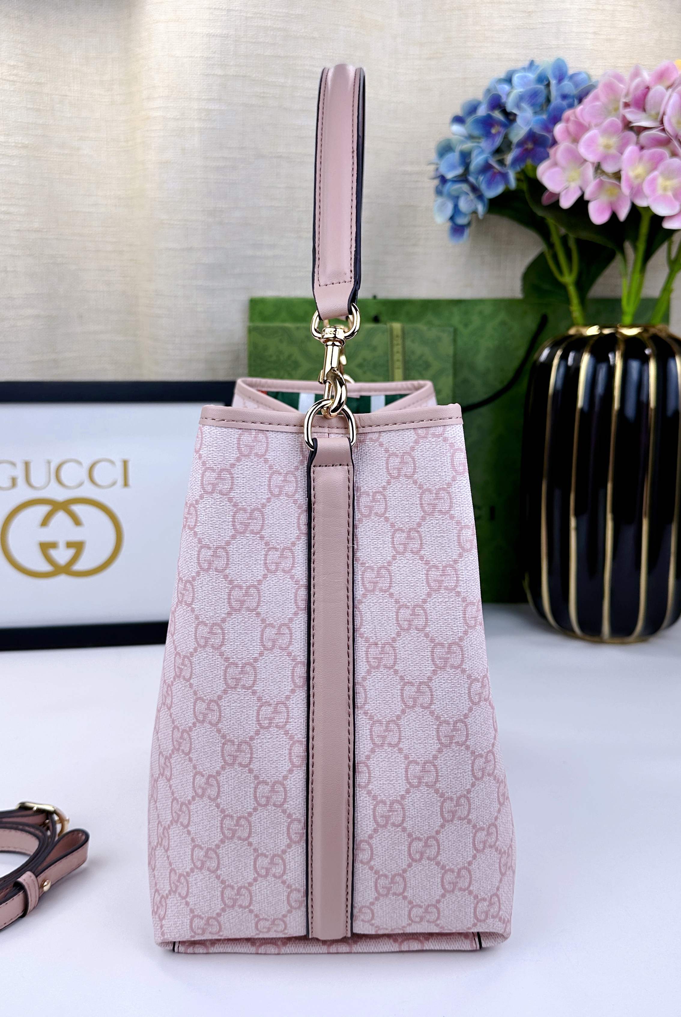 GG Emblemシリーズ小号肩背包 - 優雅なデザインと実用性