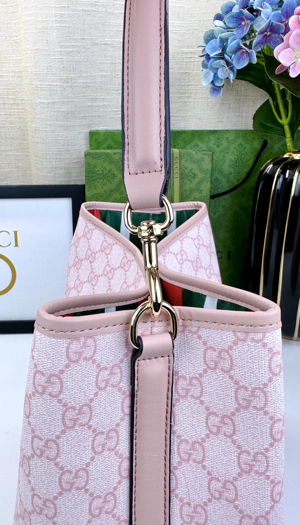 GG Emblemシリーズ小号肩背包 - 優雅なデザインと実用性