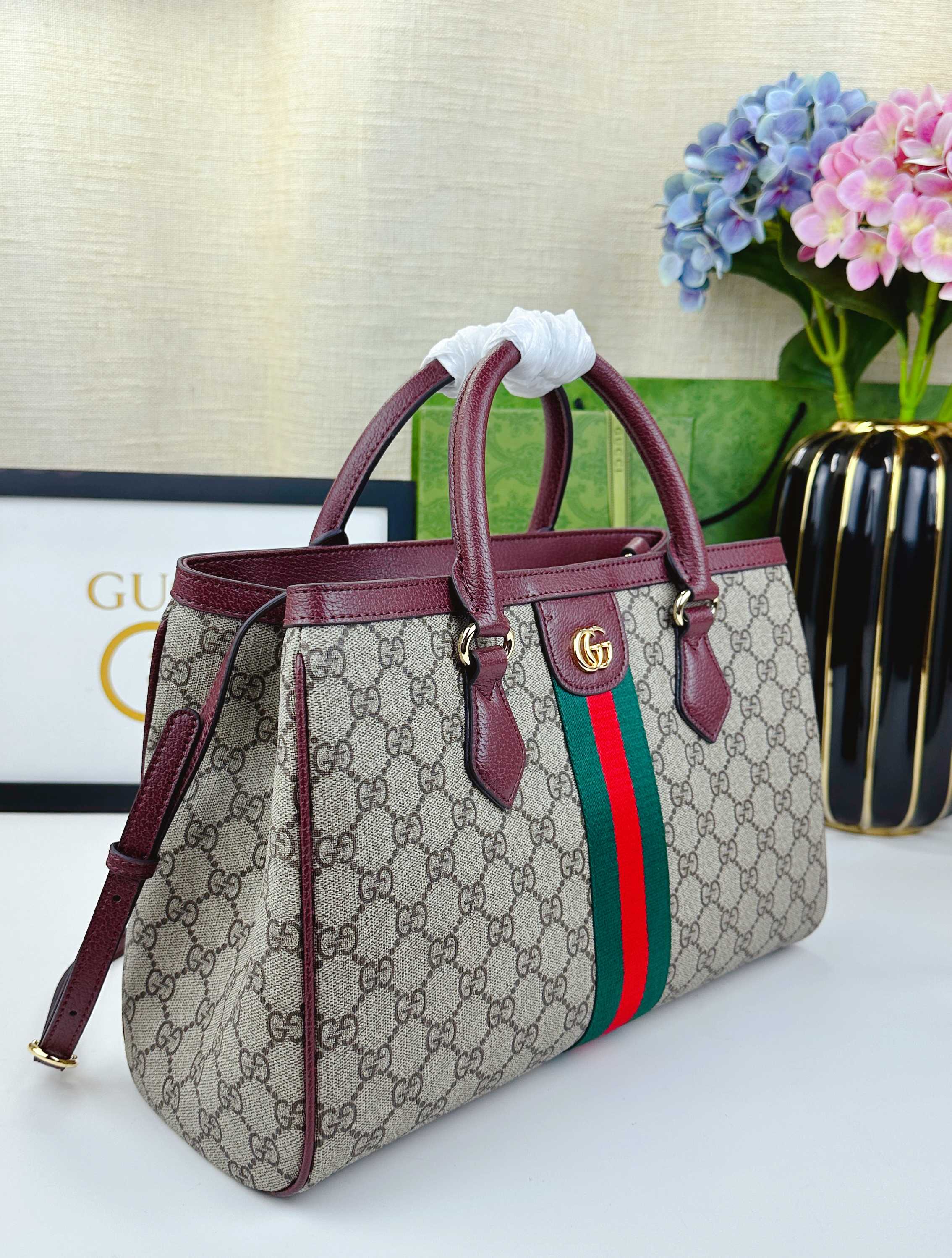 Ophidiaシリーズの新しいデザインのバッグ - 米色と深棕色のGG帆布