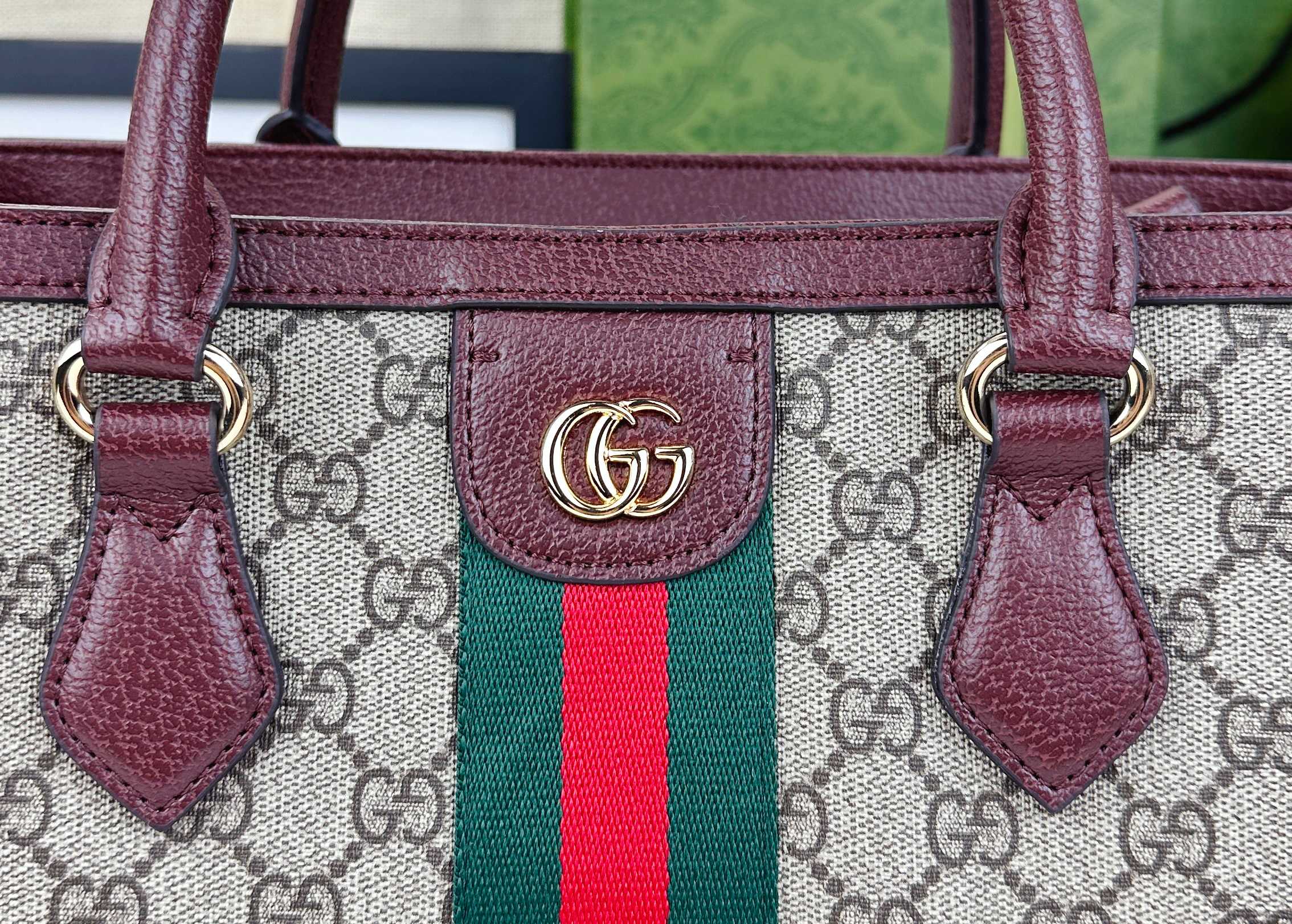 Ophidiaシリーズの新しいデザインのバッグ - 米色と深棕色のGG帆布