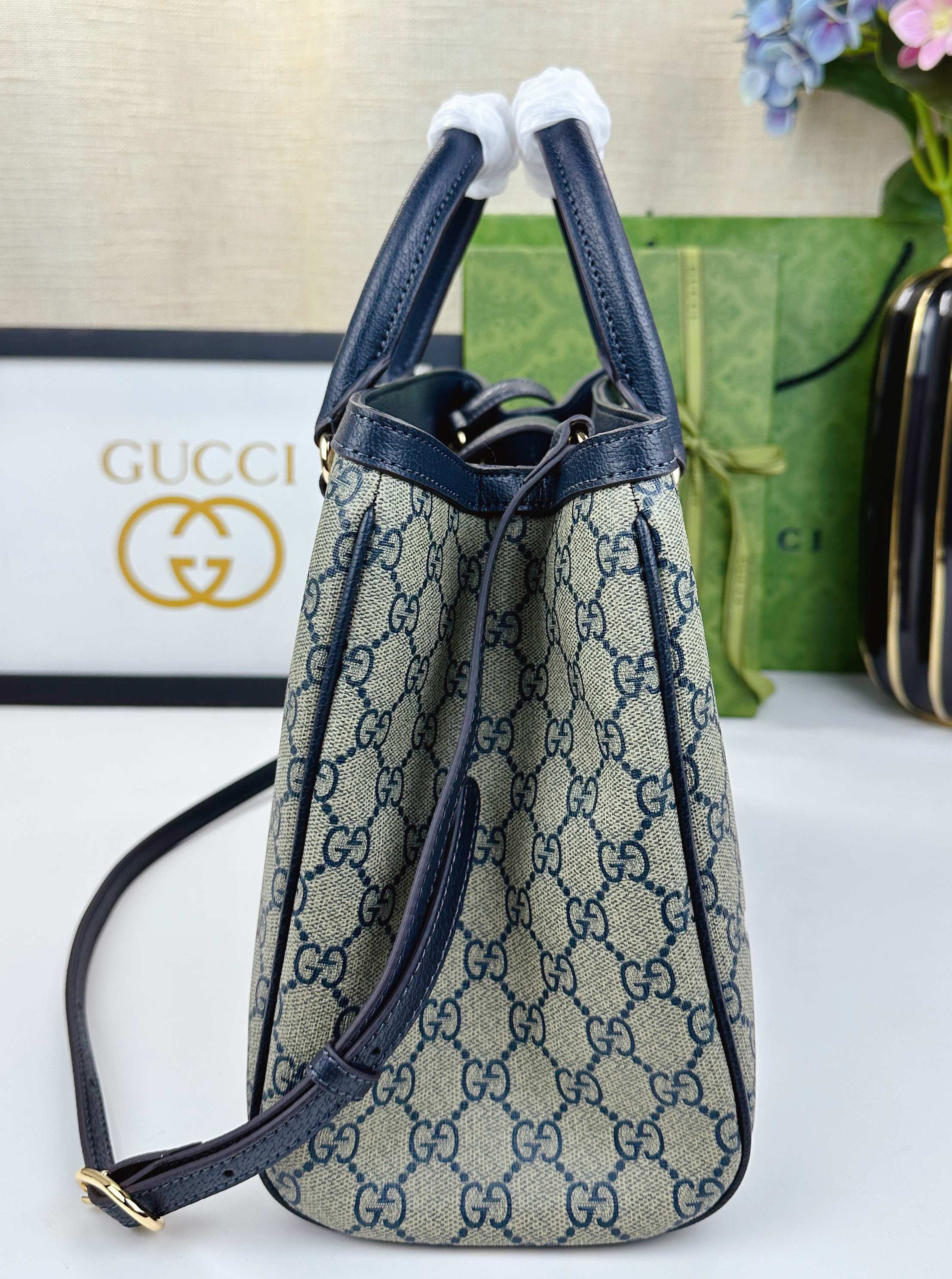 Ophidiaシリーズ新作ソフトバッグ - 上質な米色と深棕色