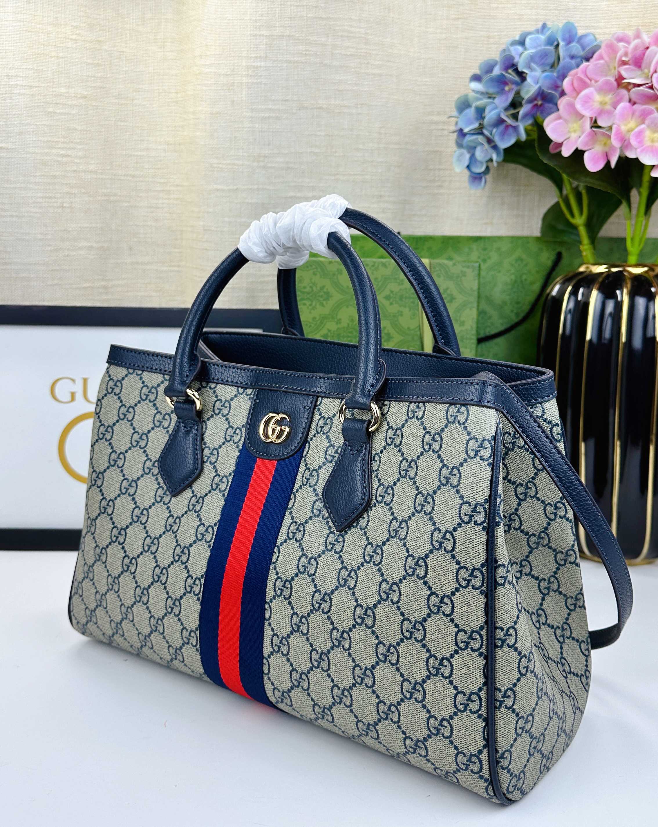 Ophidiaシリーズ新作ソフトバッグ - 上質な米色と深棕色