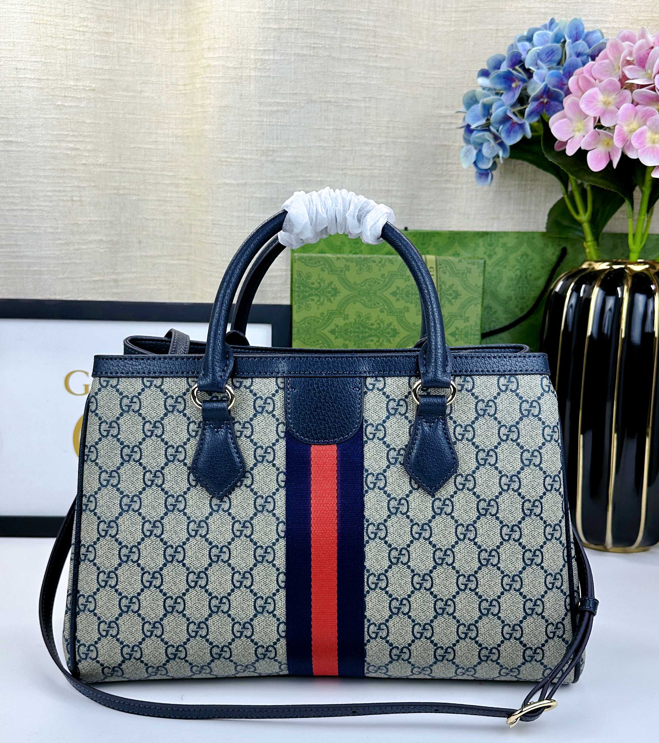 Ophidiaシリーズ新作ソフトバッグ - 上質な米色と深棕色