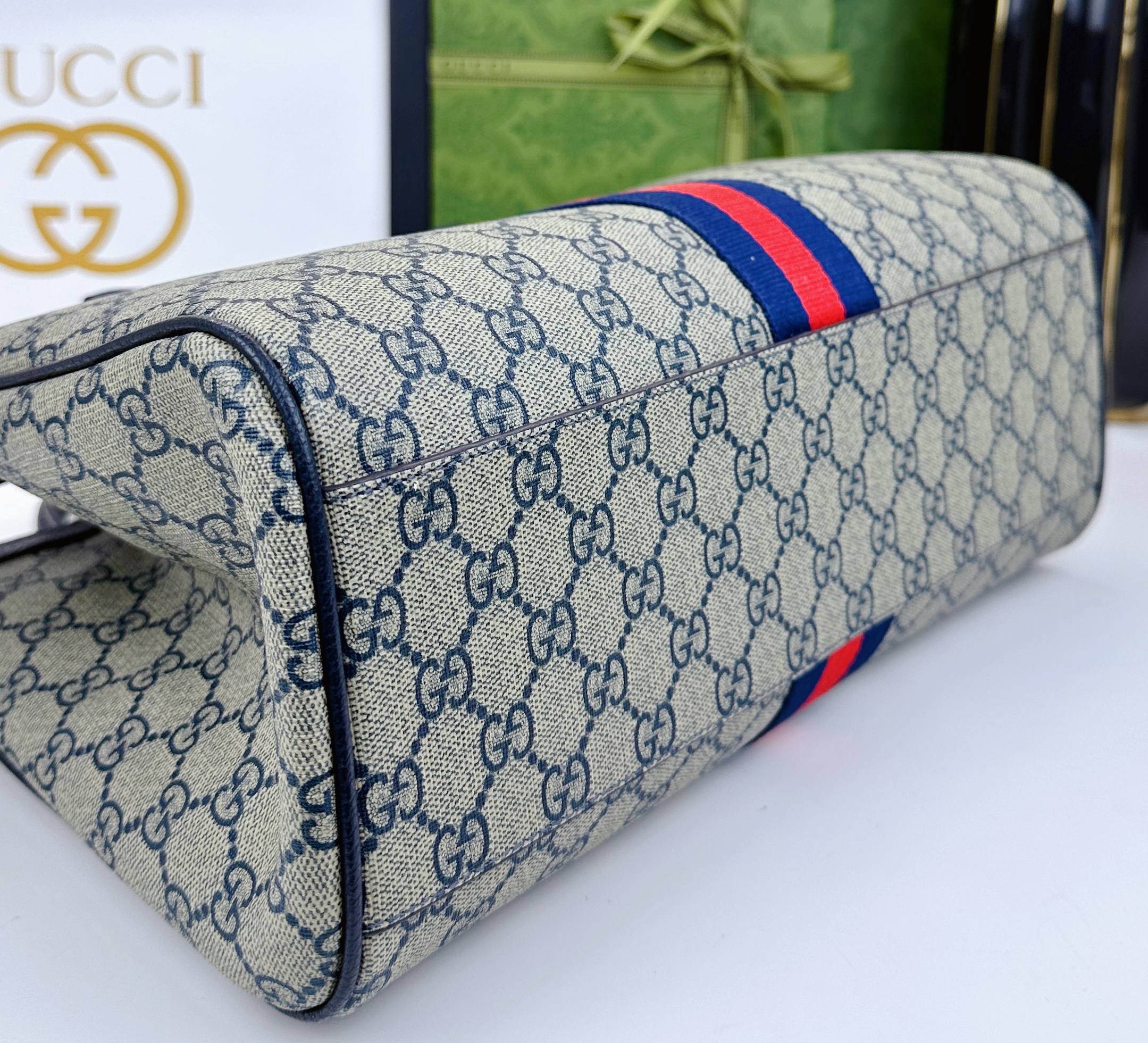 Ophidiaシリーズ新作ソフトバッグ - 上質な米色と深棕色