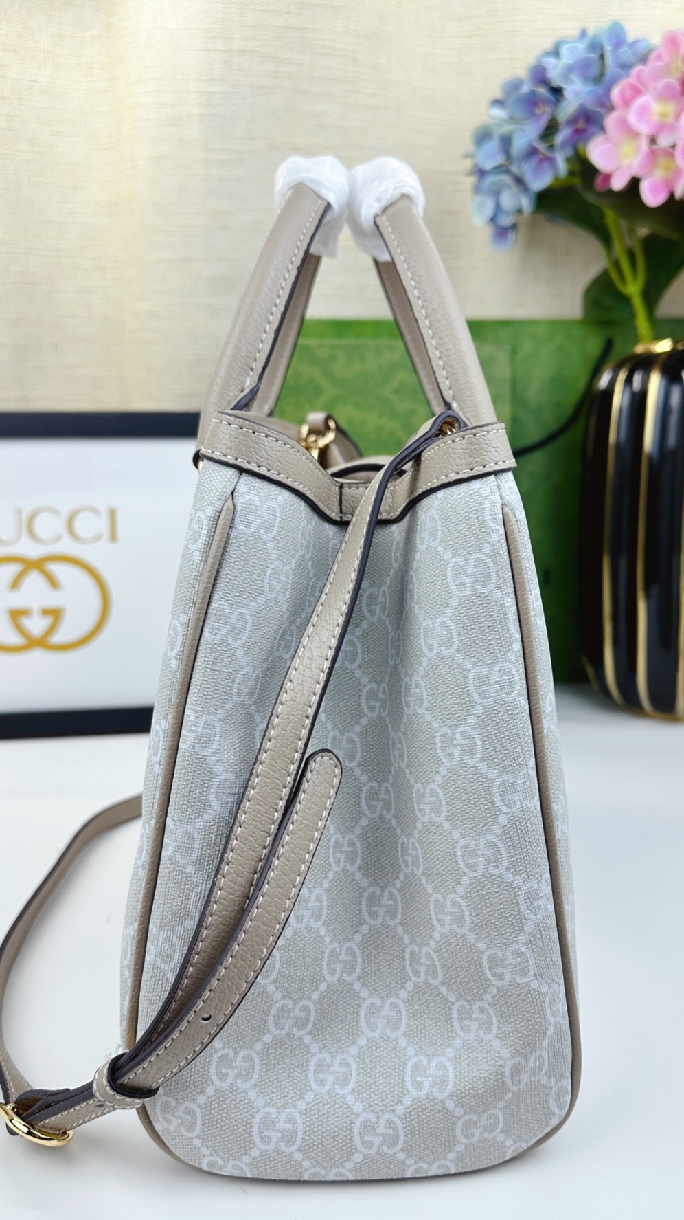 新作Ophidiaシリーズのスタイリッシュなバックパック