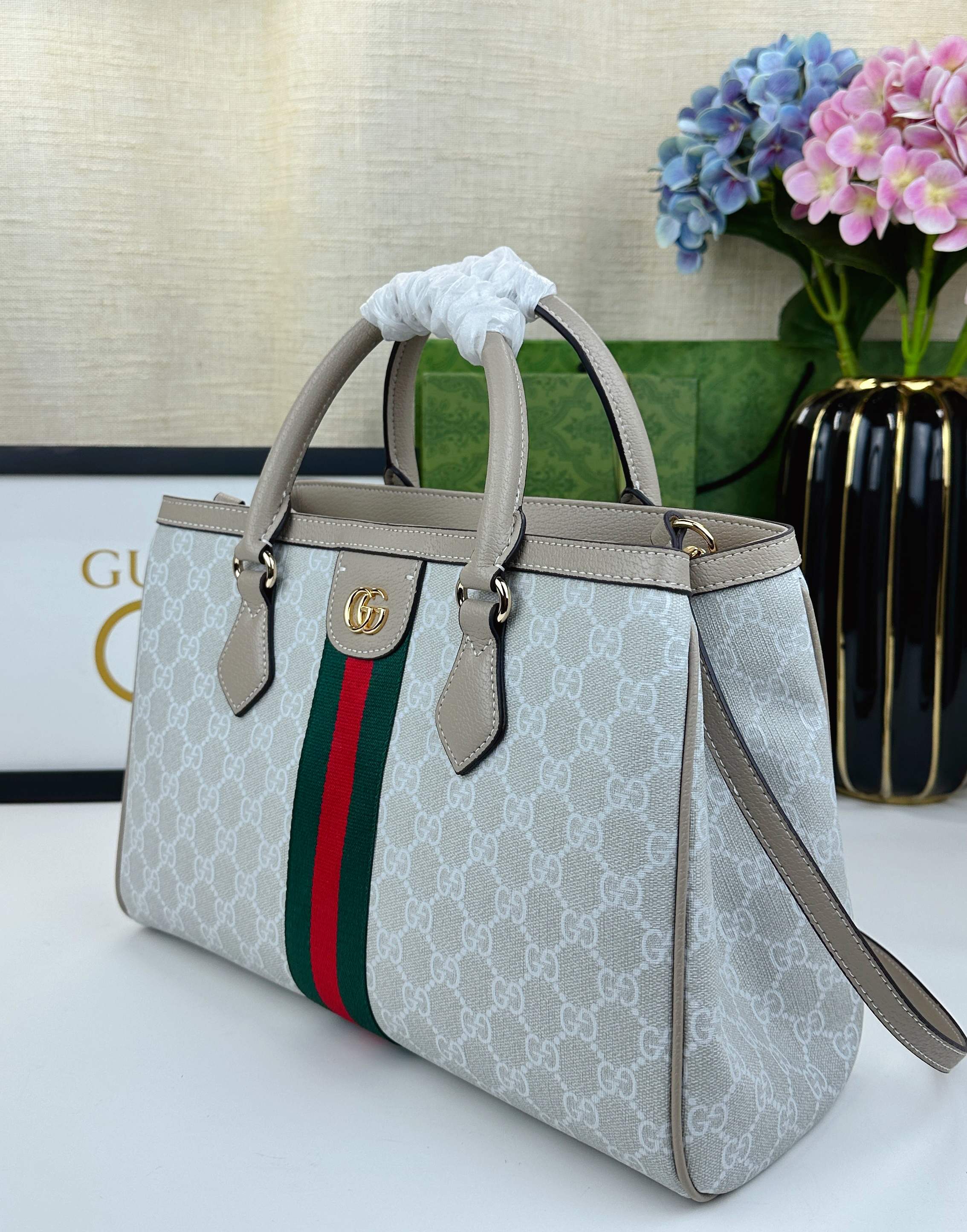 新作Ophidiaシリーズのスタイリッシュなバックパック